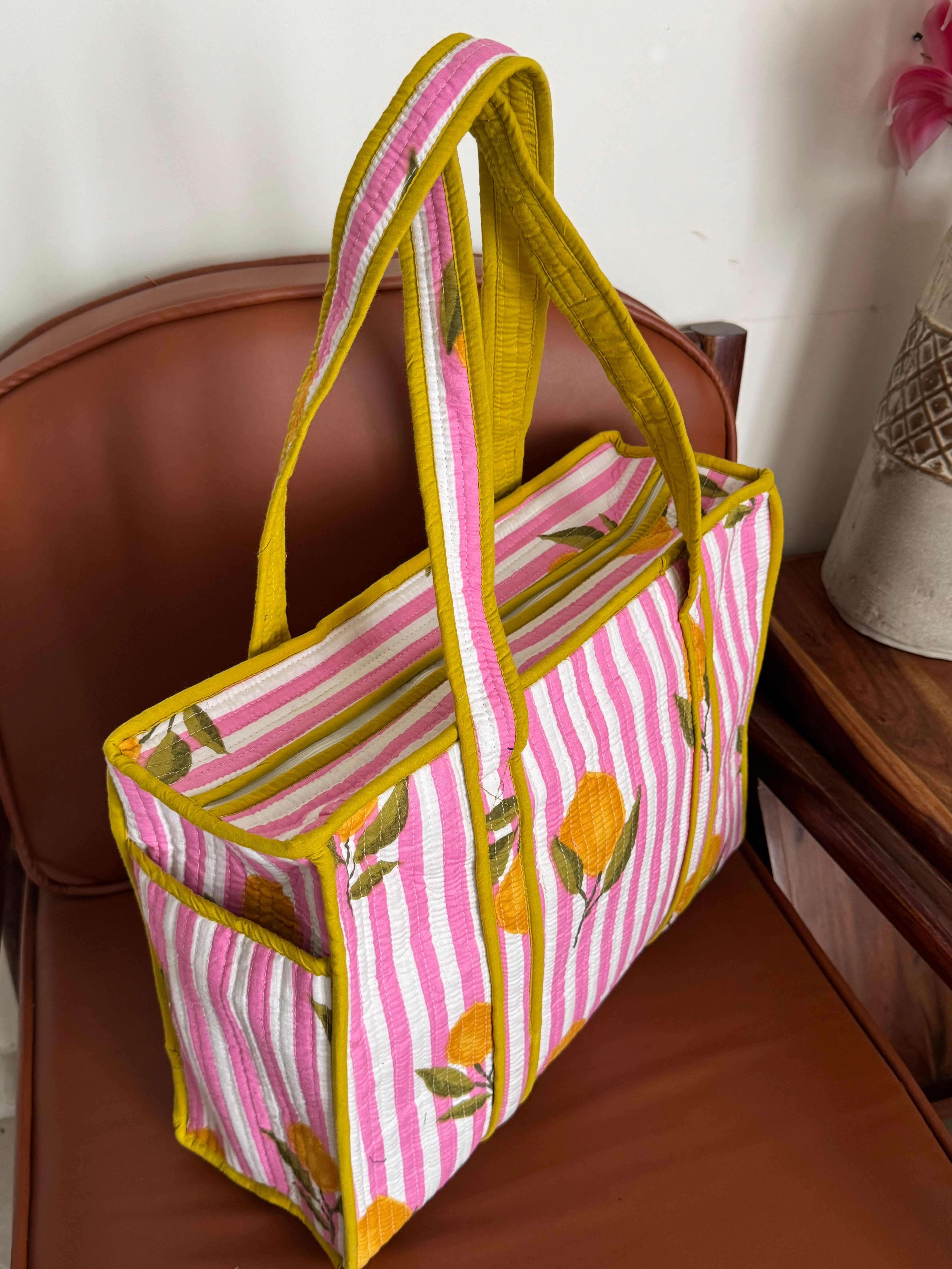 MEDIUM TOTE BAG WITH THREE POCKETS