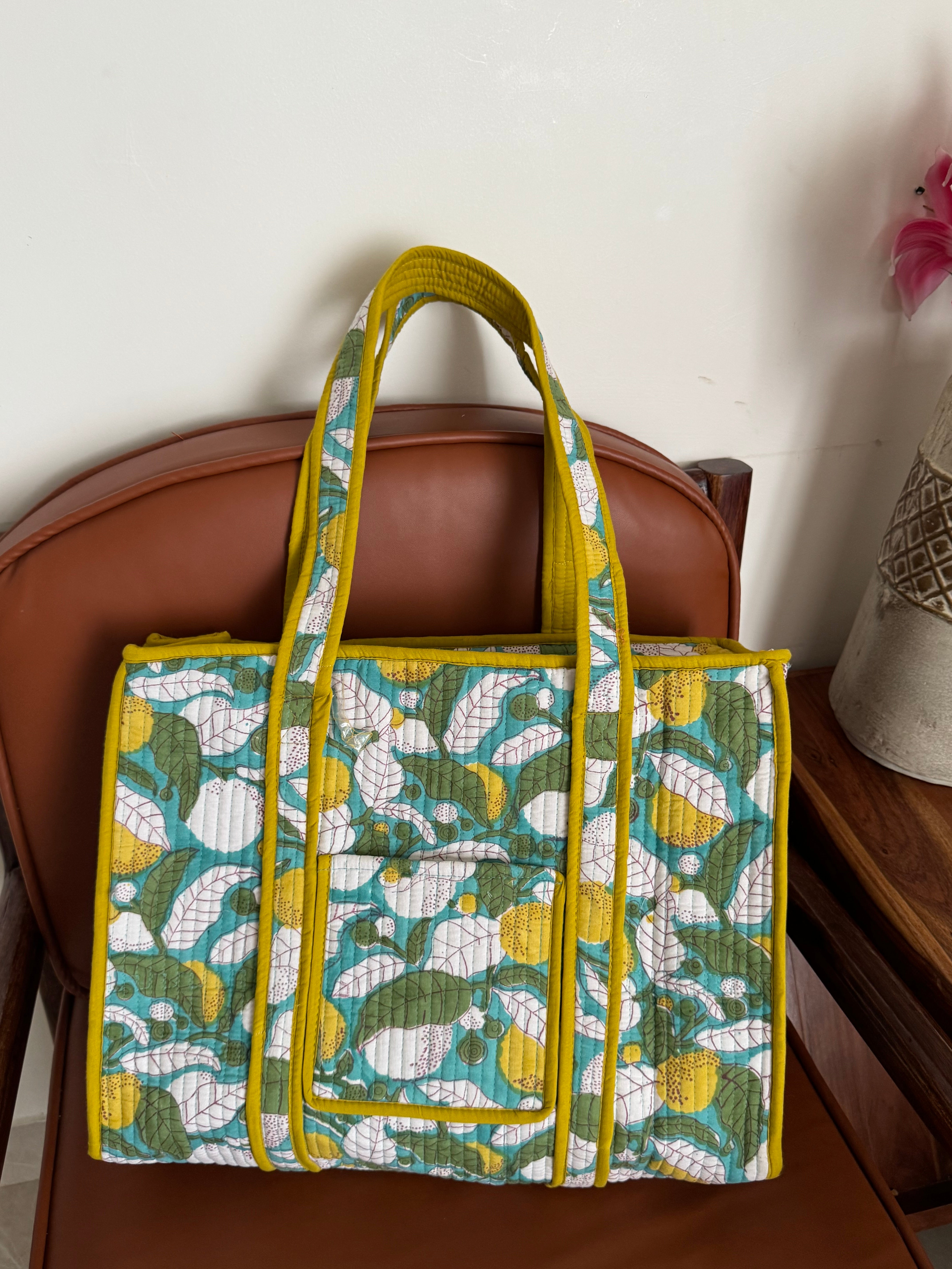 MEDIUM TOTE BAG WITH THREE POCKETS