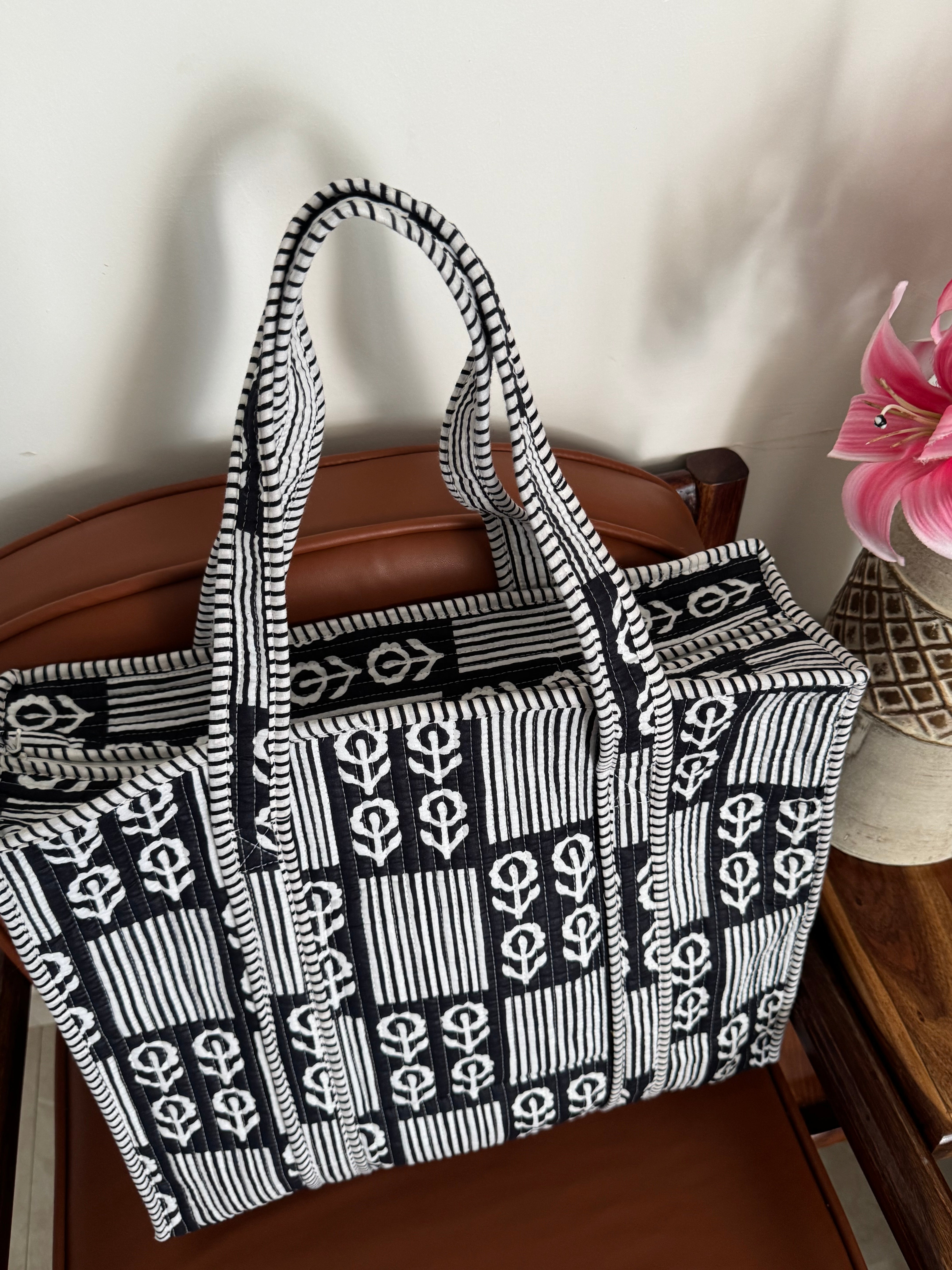 HAND BLOCK PRINTED TOTE BAG WITH ZIP