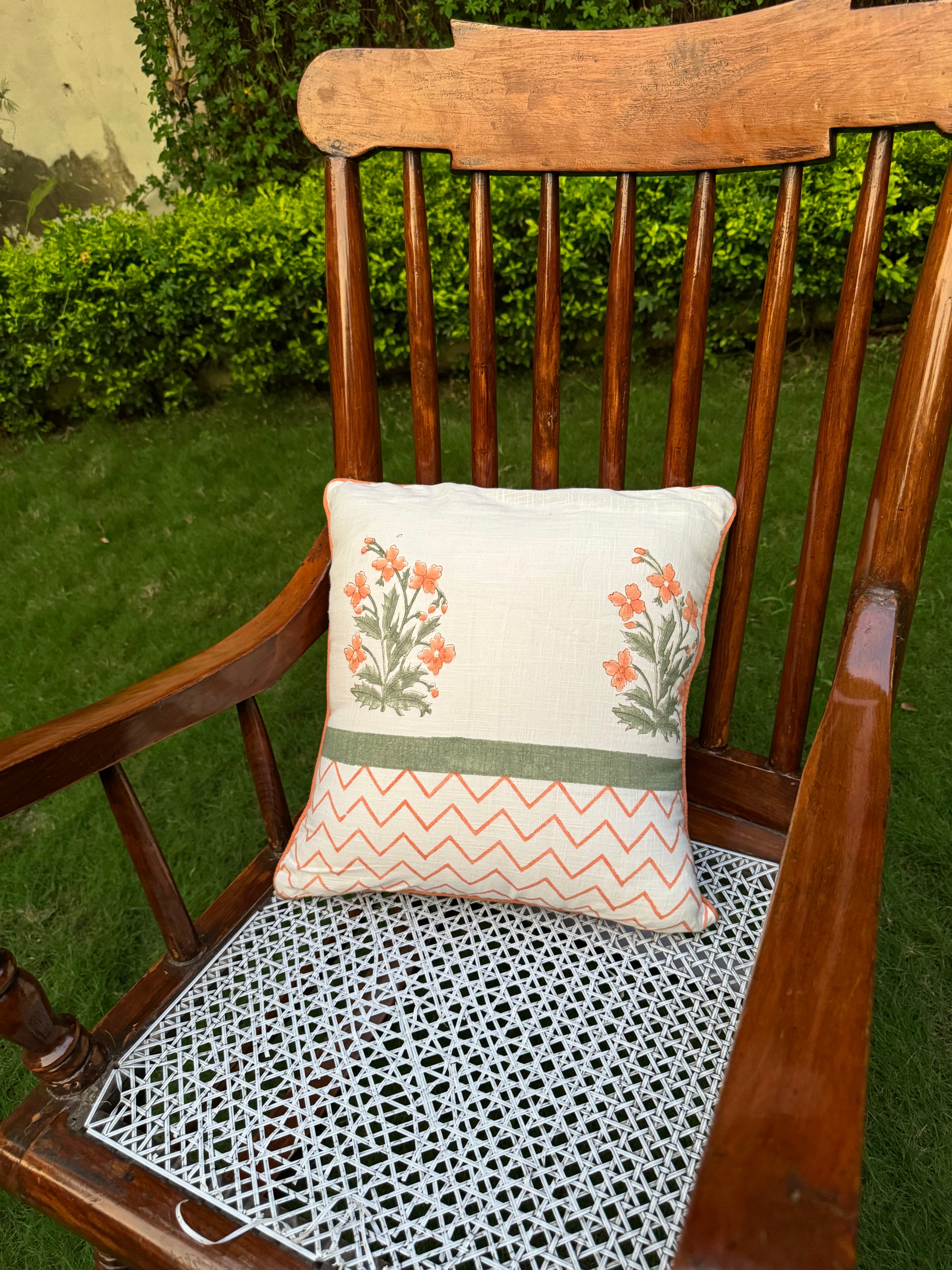 A PAIR OF HANDBLOCK PRINTED 16*16 INCHES CUSHION COVER