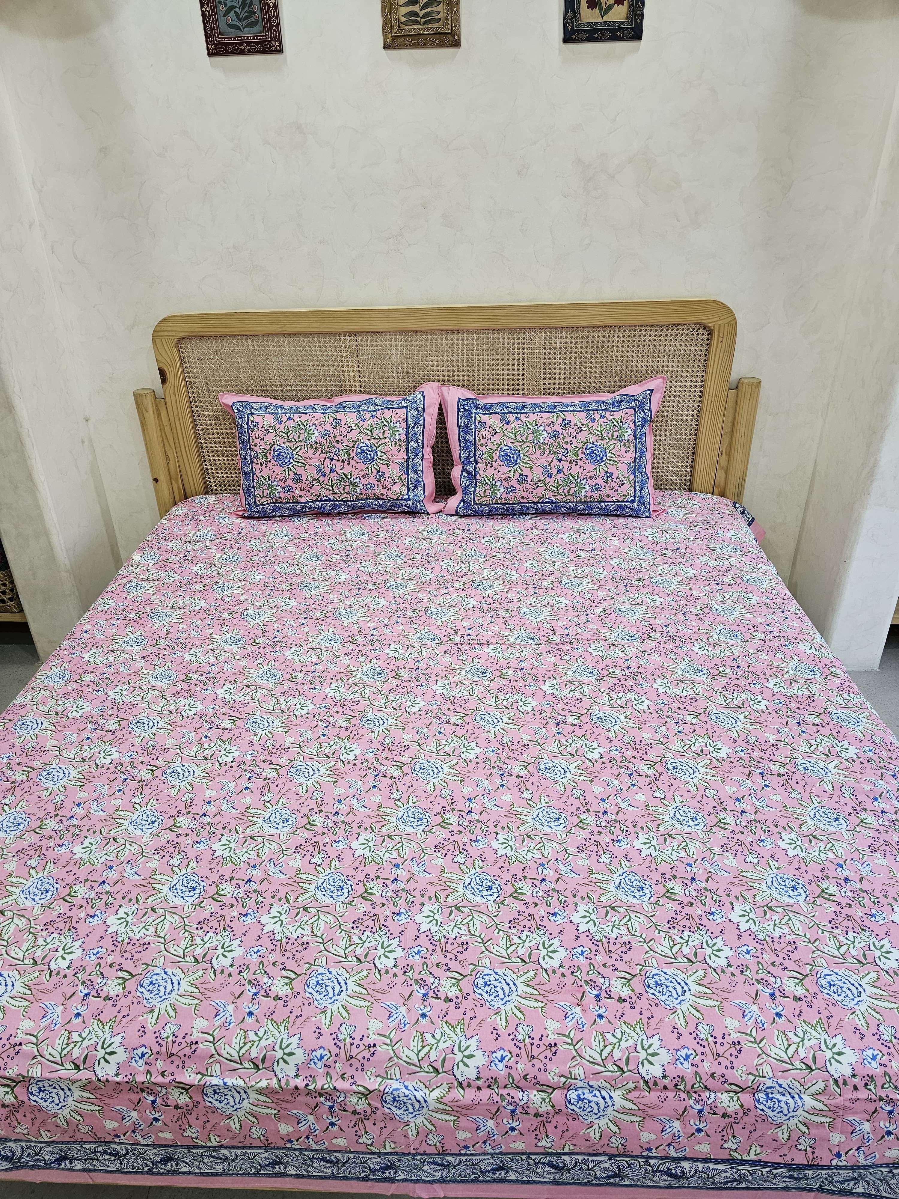 RANGREZ BEDSHEET WITH TWO REVERSIBLE PILLOW COVERS
