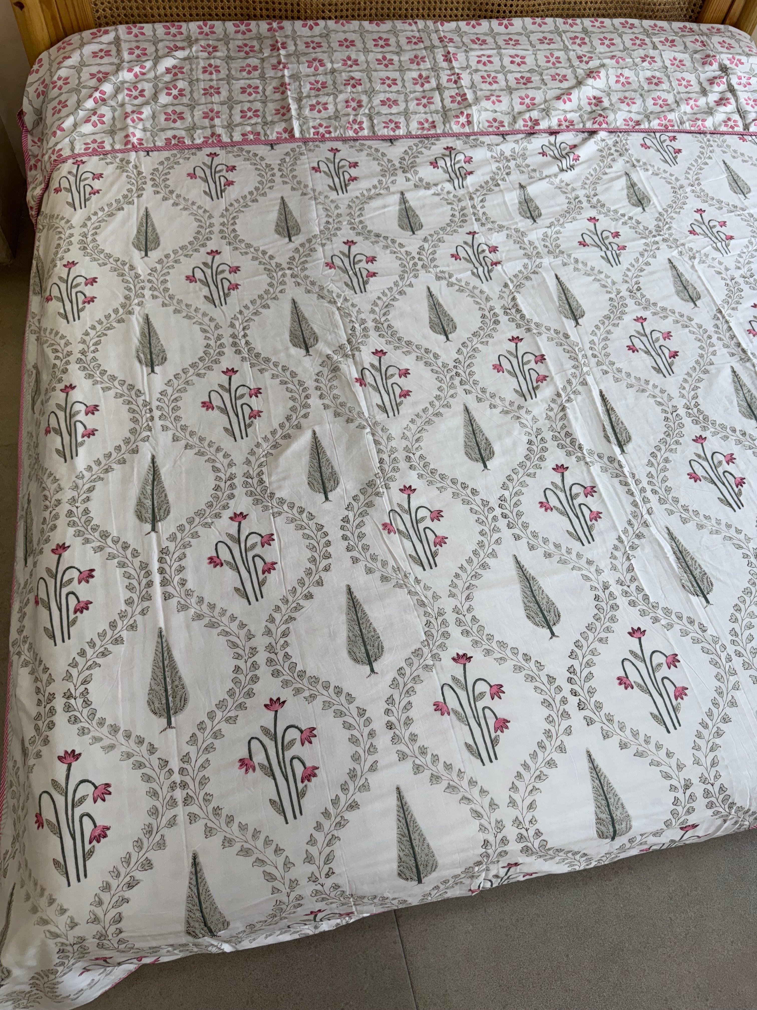 CREME BASE DOUBLE BED HANDBLOCK PRINTED REVERSIBLE MULMUL DOHAR