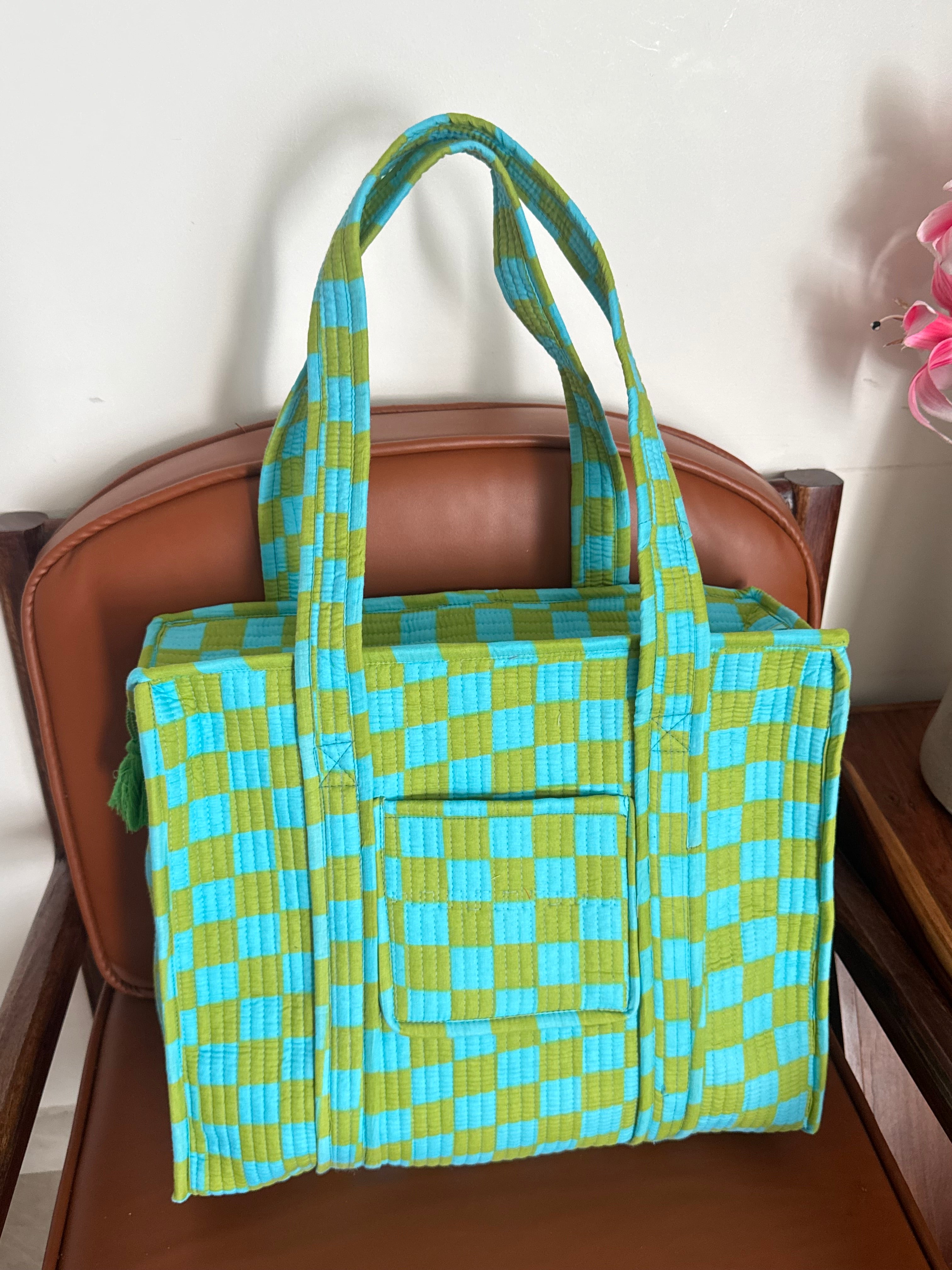 MEDIUM TOTE BAG WITH THREE POCKETS