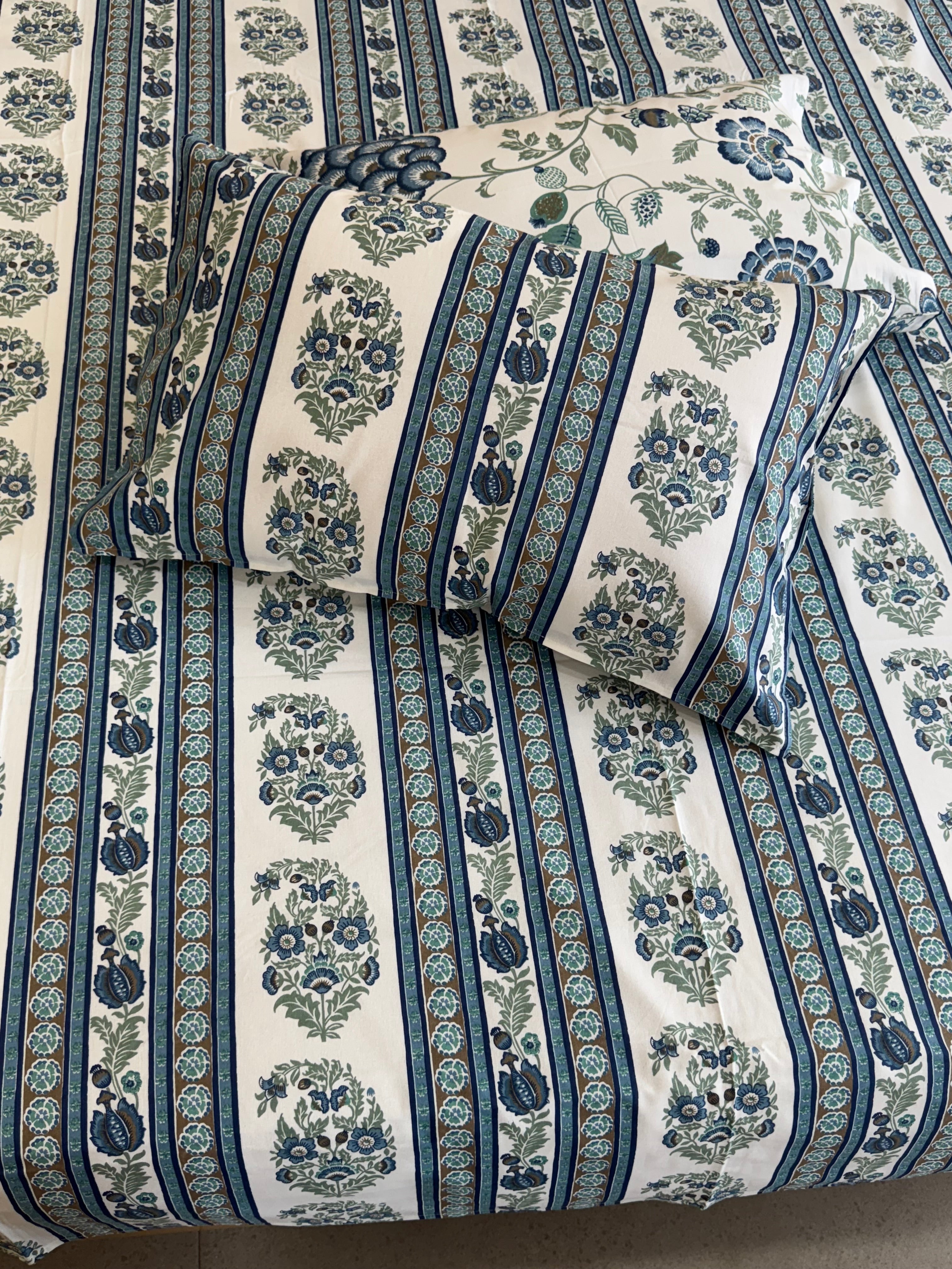 RIWAYAAT BEDSHEET WITH TWO REVERSIBLE PILLOW COVERS