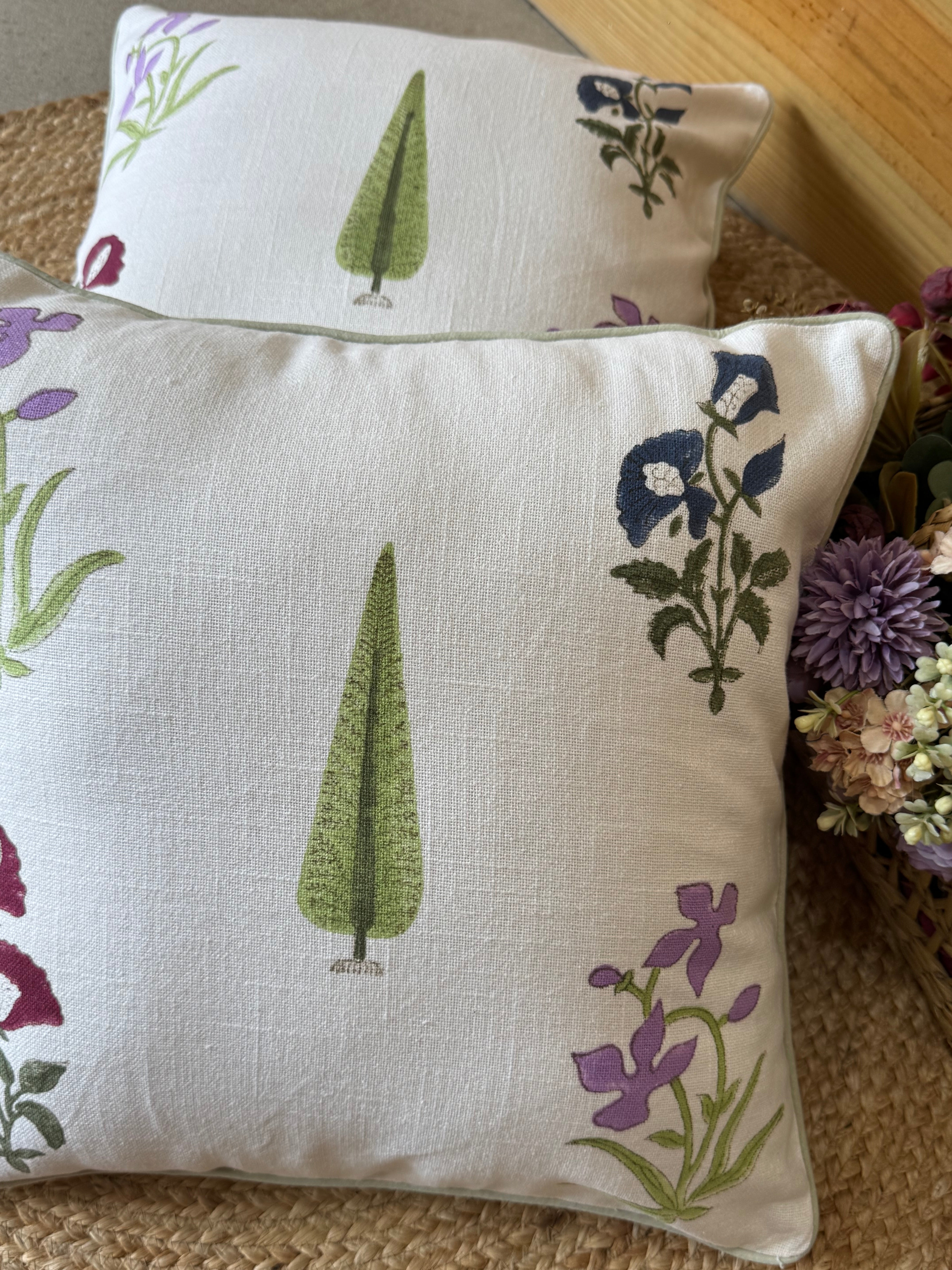 A PAIR OF HANDBLOCK PRINTED 16*16 INCHES CUSHION COVER