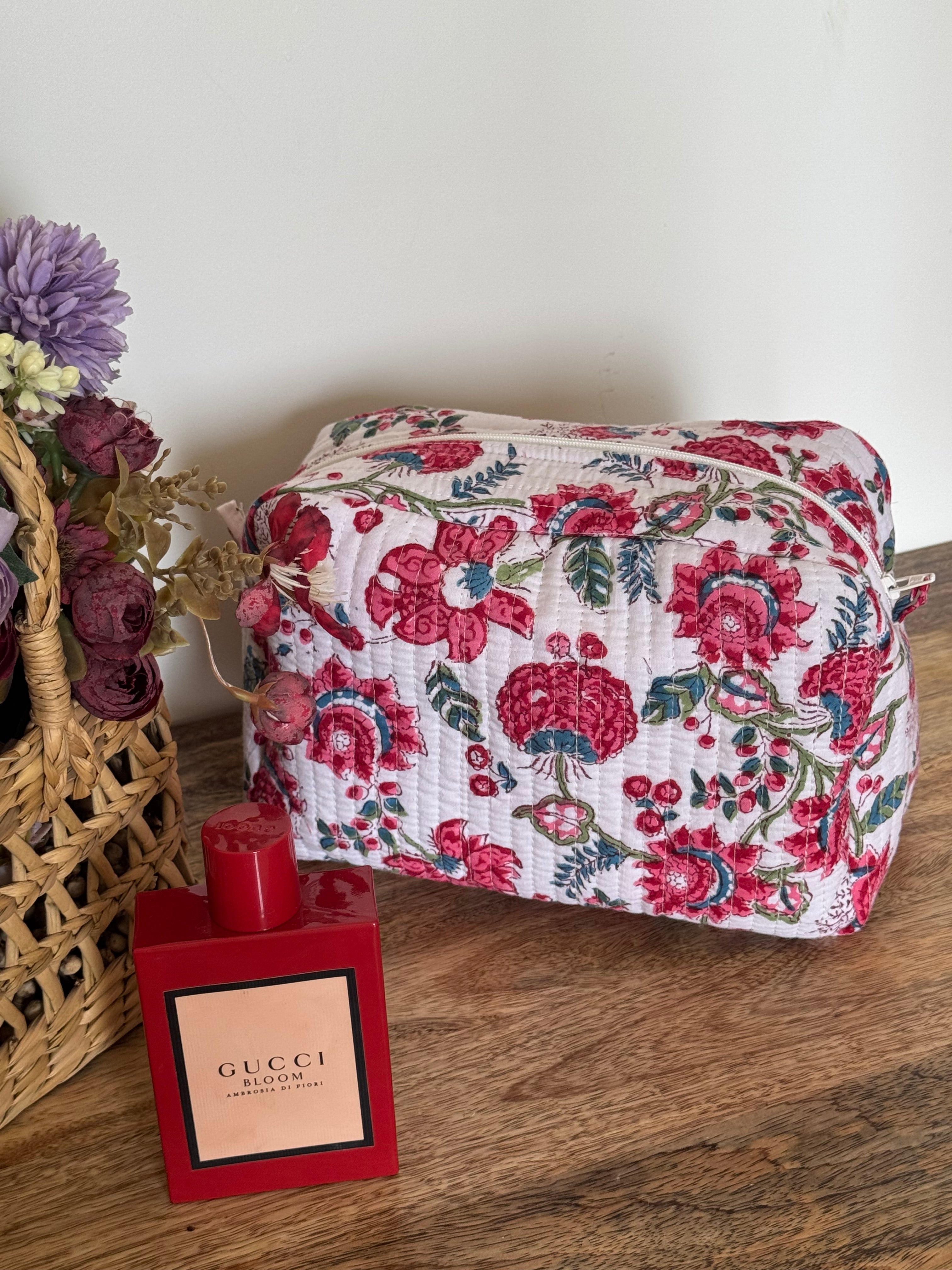 MULTI PURPOSE TOILETRY BAG