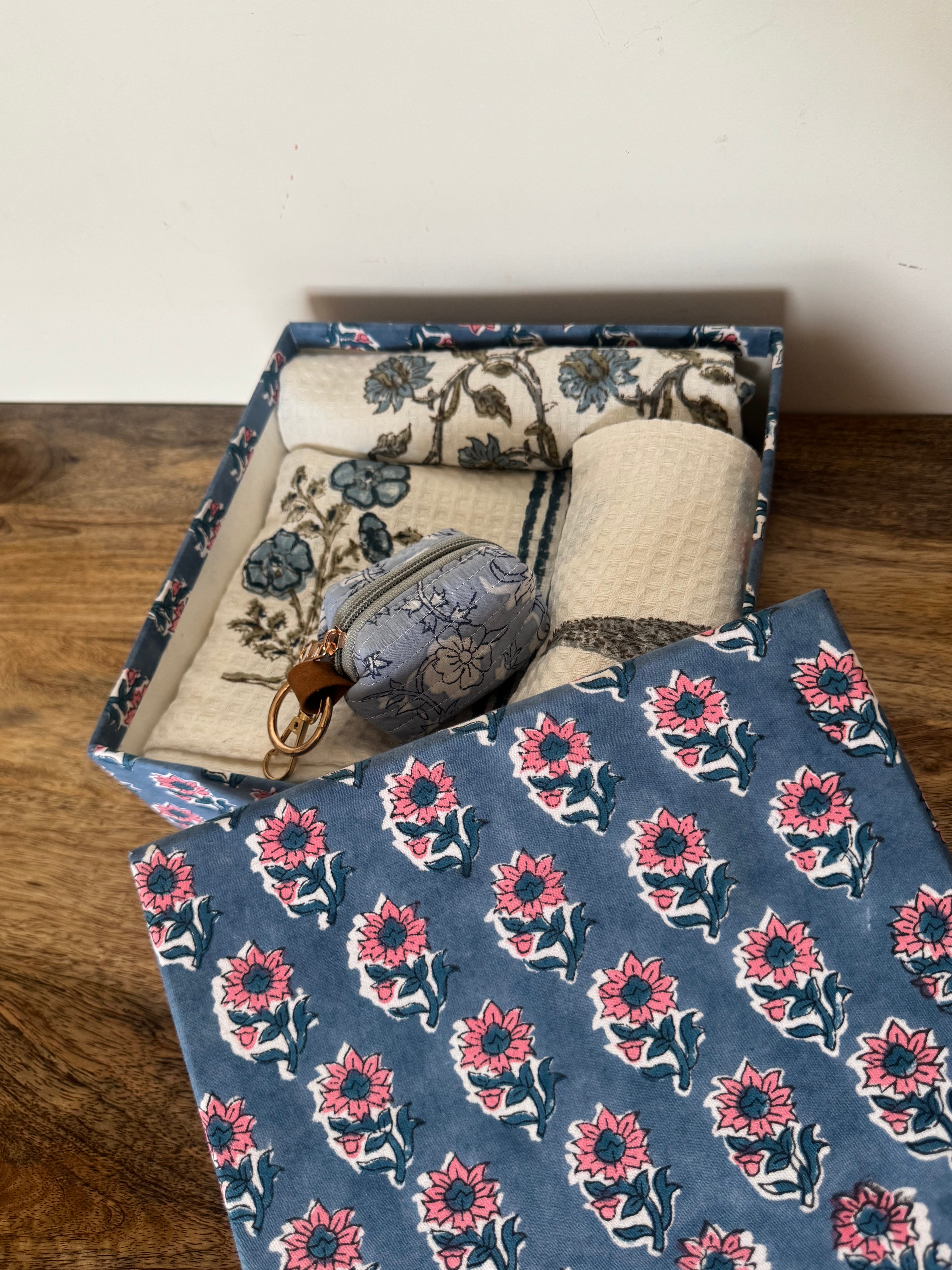 HANDBLOCK PRINTED GIFT BOX - BATH LINEN