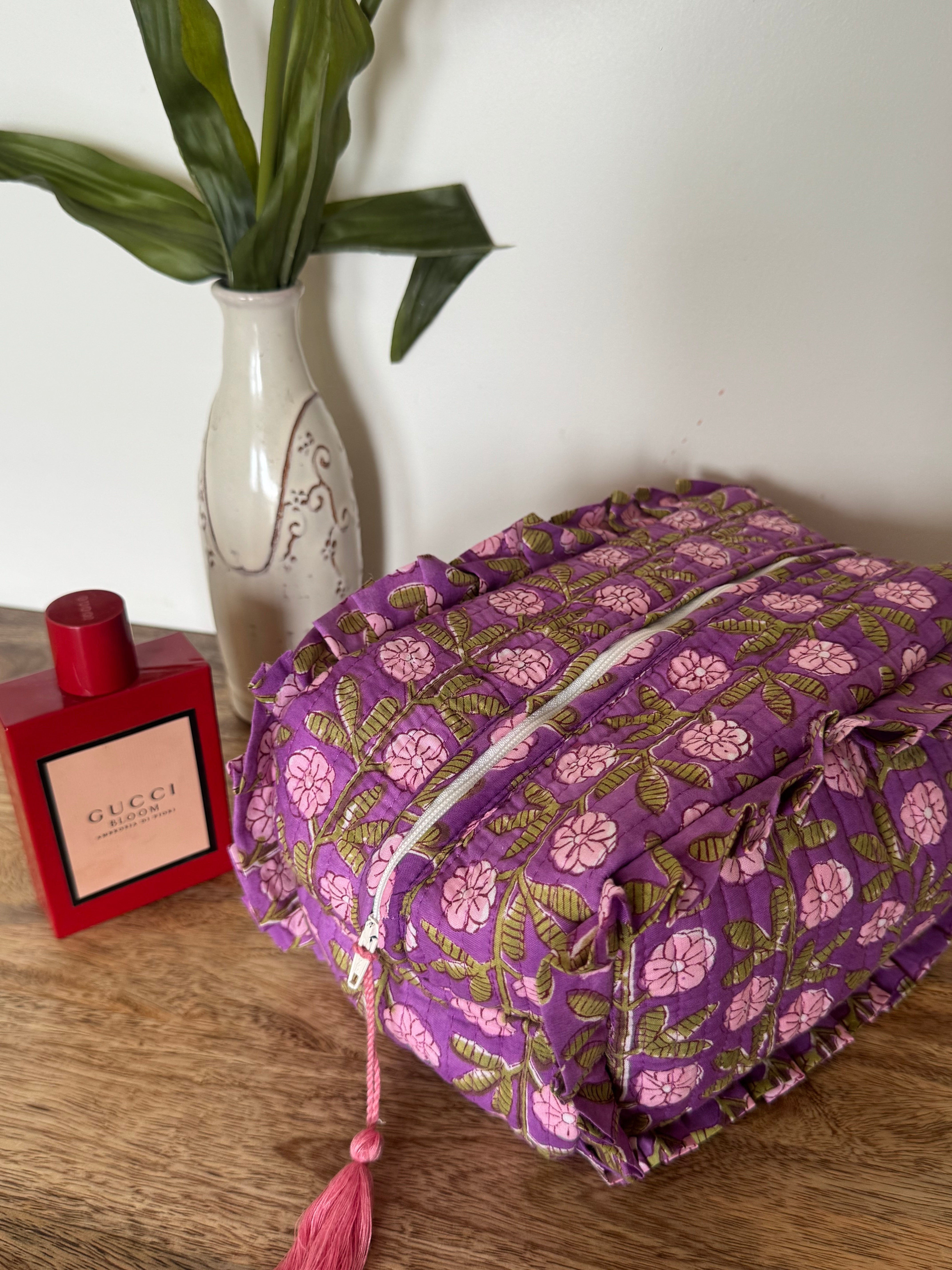 FRILL TOILETRY BAG