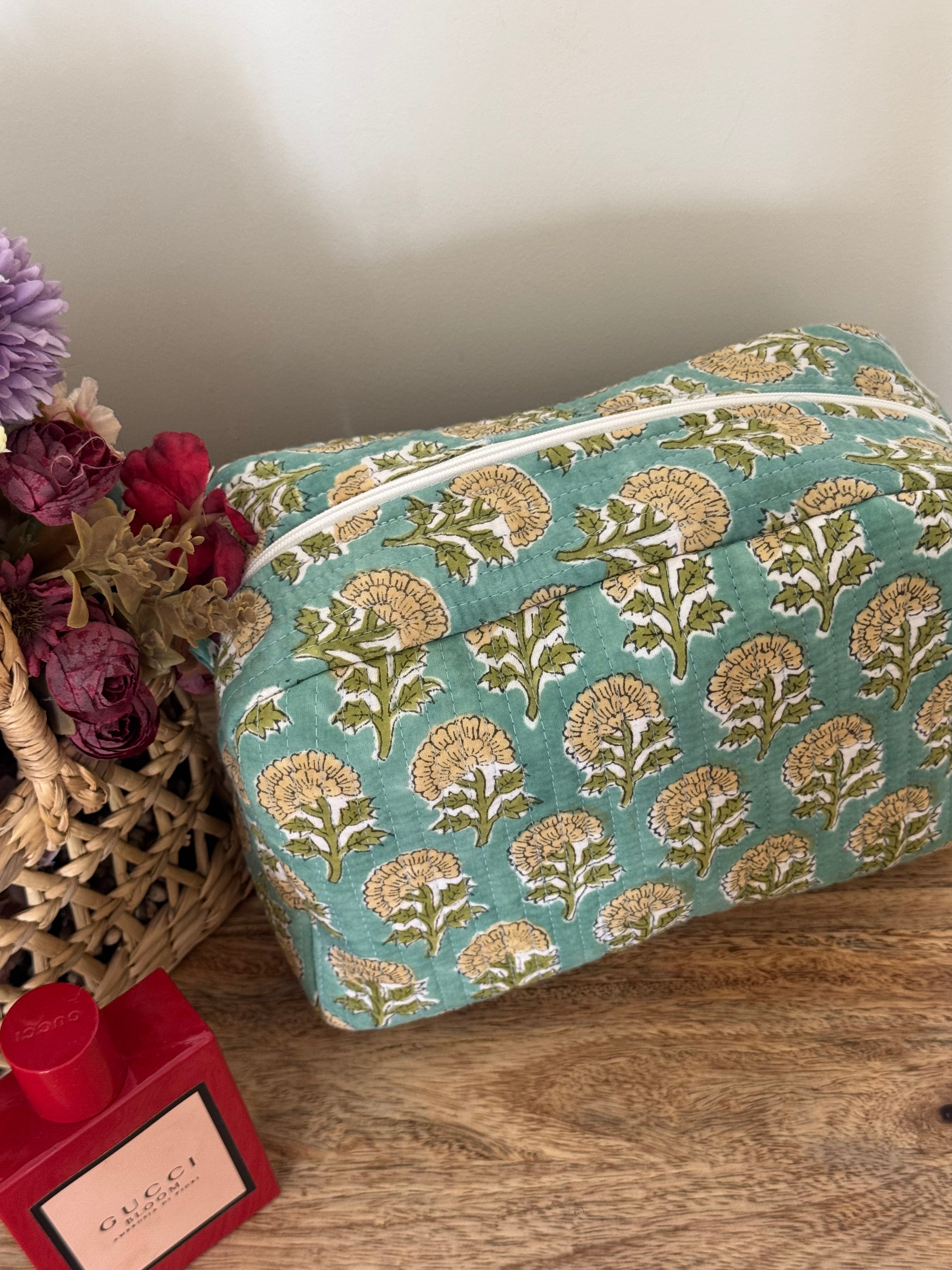 MULTI PURPOSE TOILETRY BAG