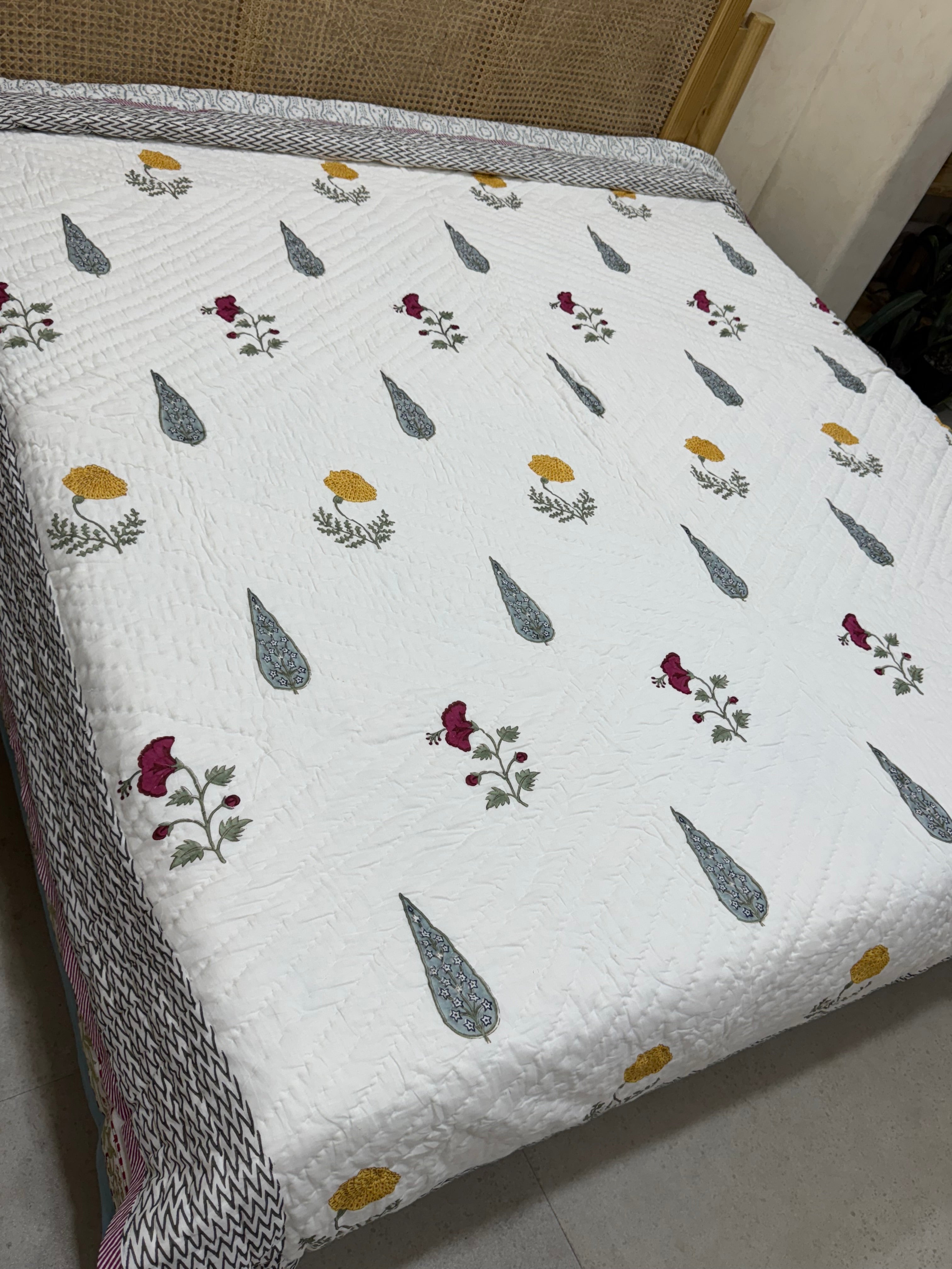 HAND BLOCK PRINTED REVERSIBLE MULMUL DOUBLE BED QUILT