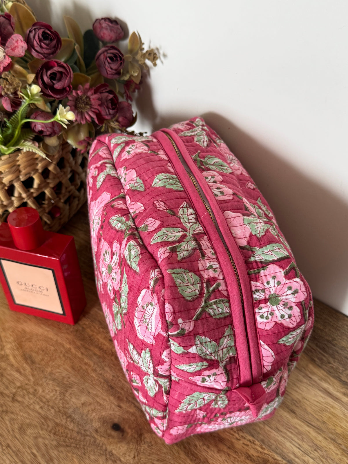 TOILETRY BAG WITH METAL ZIP