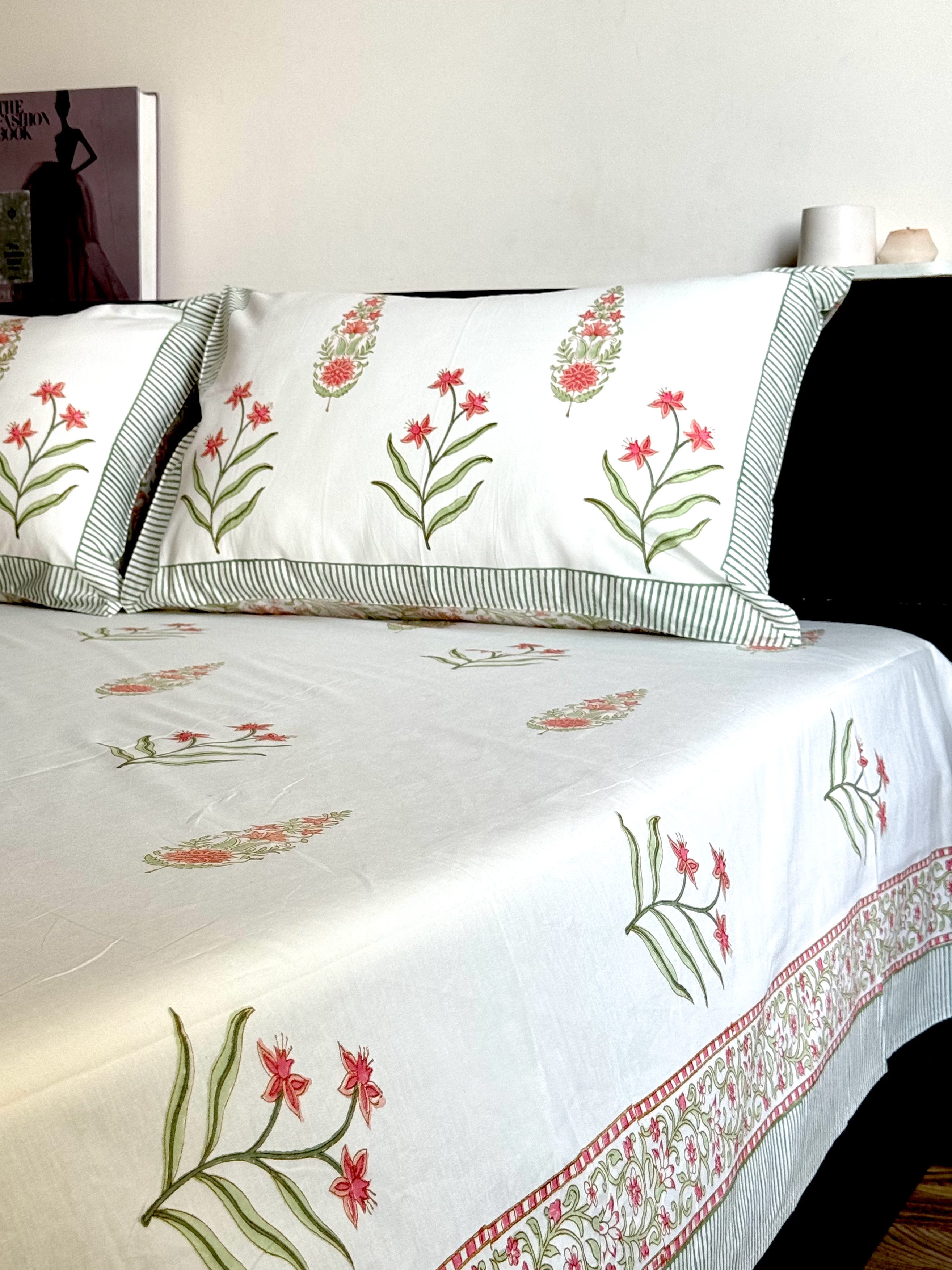 VIJETA HANDBLOCK PRINTED BEDSHEET WITH TWO REVERSIBLE PILLOW COVERS