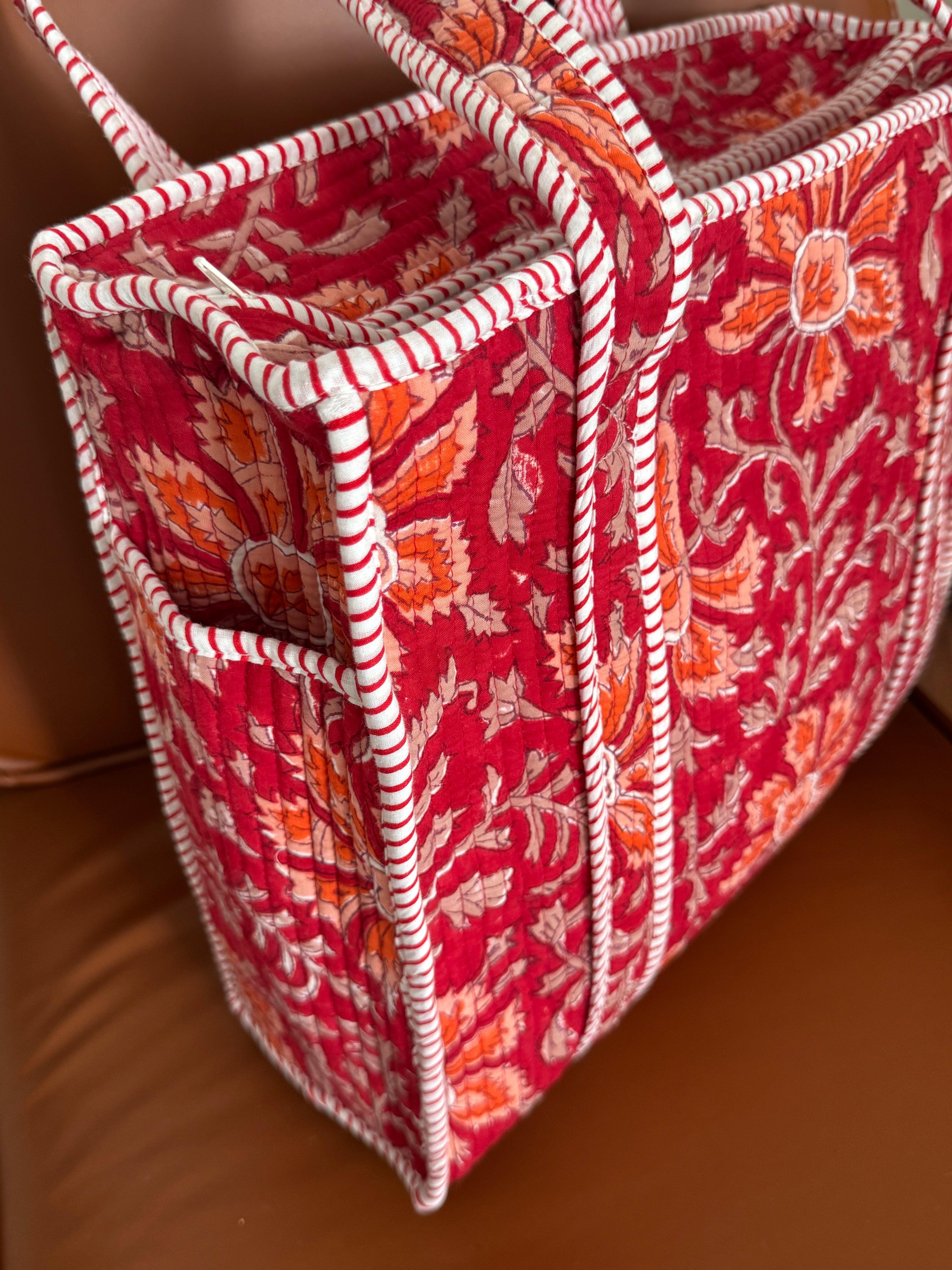 MEDIUM TOTE BAG WITH THREE POCKETS