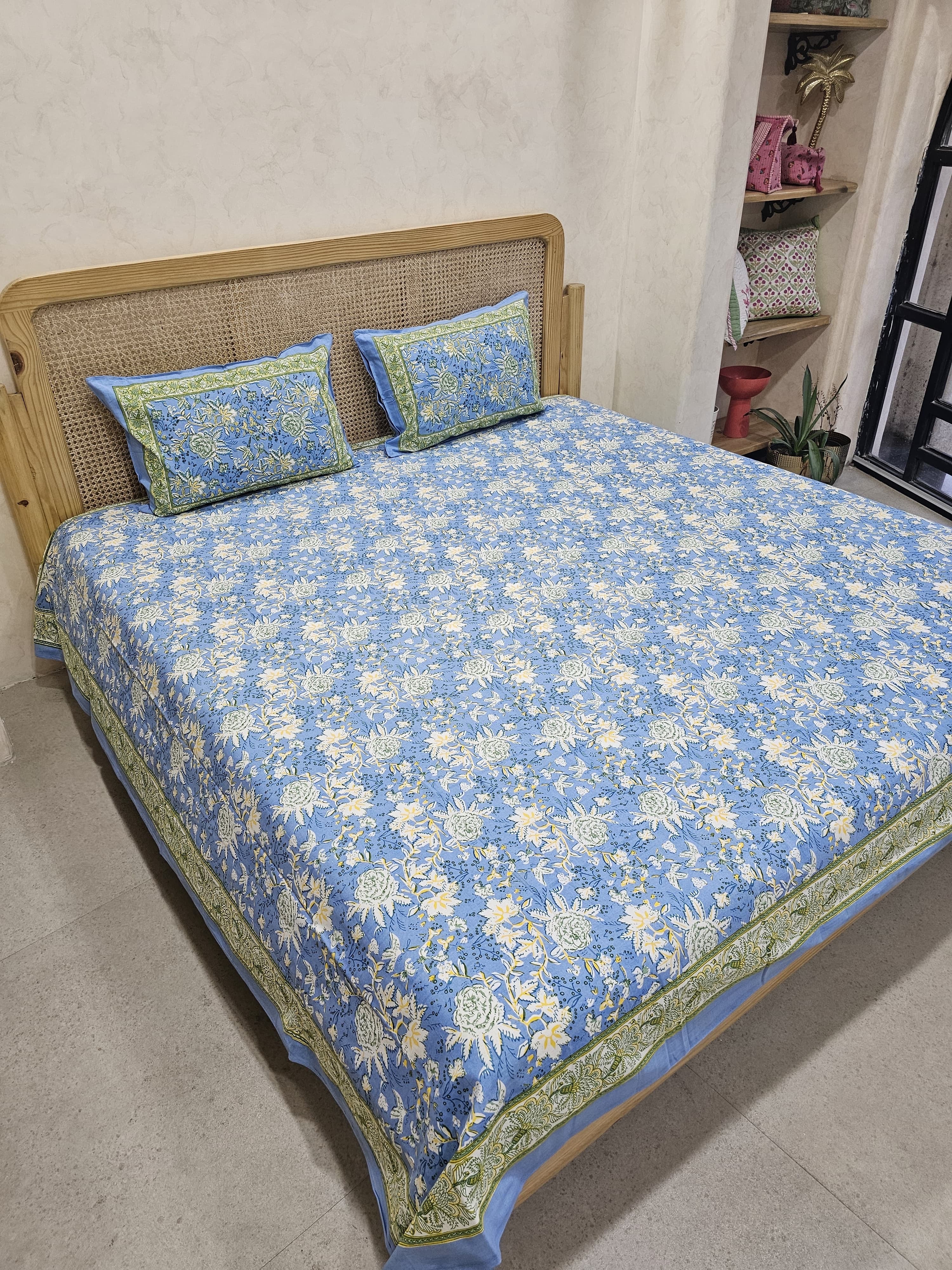 RANGREZ BEDSHEET WITH TWO REVERSIBLE PILLOW COVERS