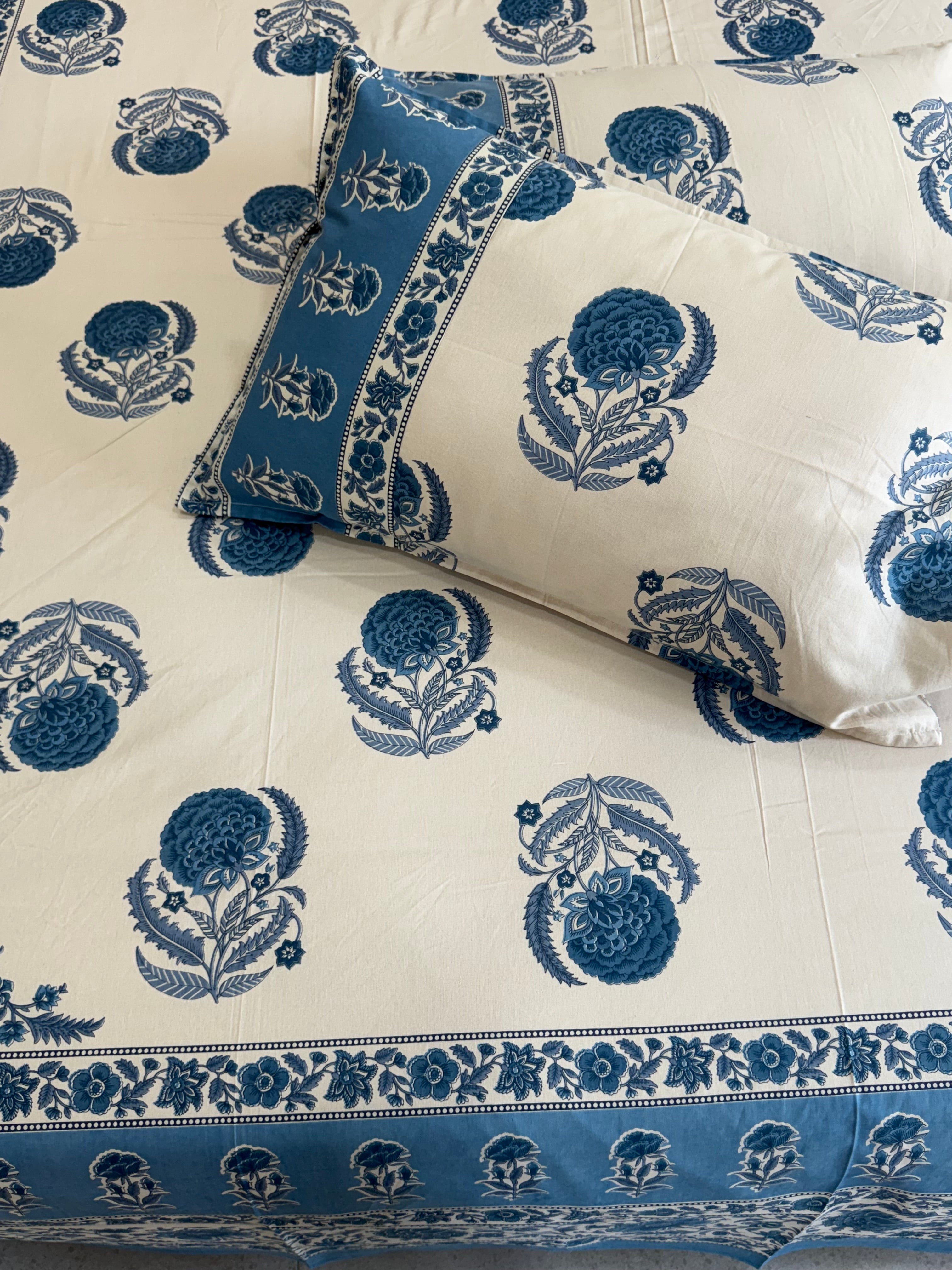 RANGREZ BEDSHEET WITH TWO REVERSIBLE PILLOW COVERS