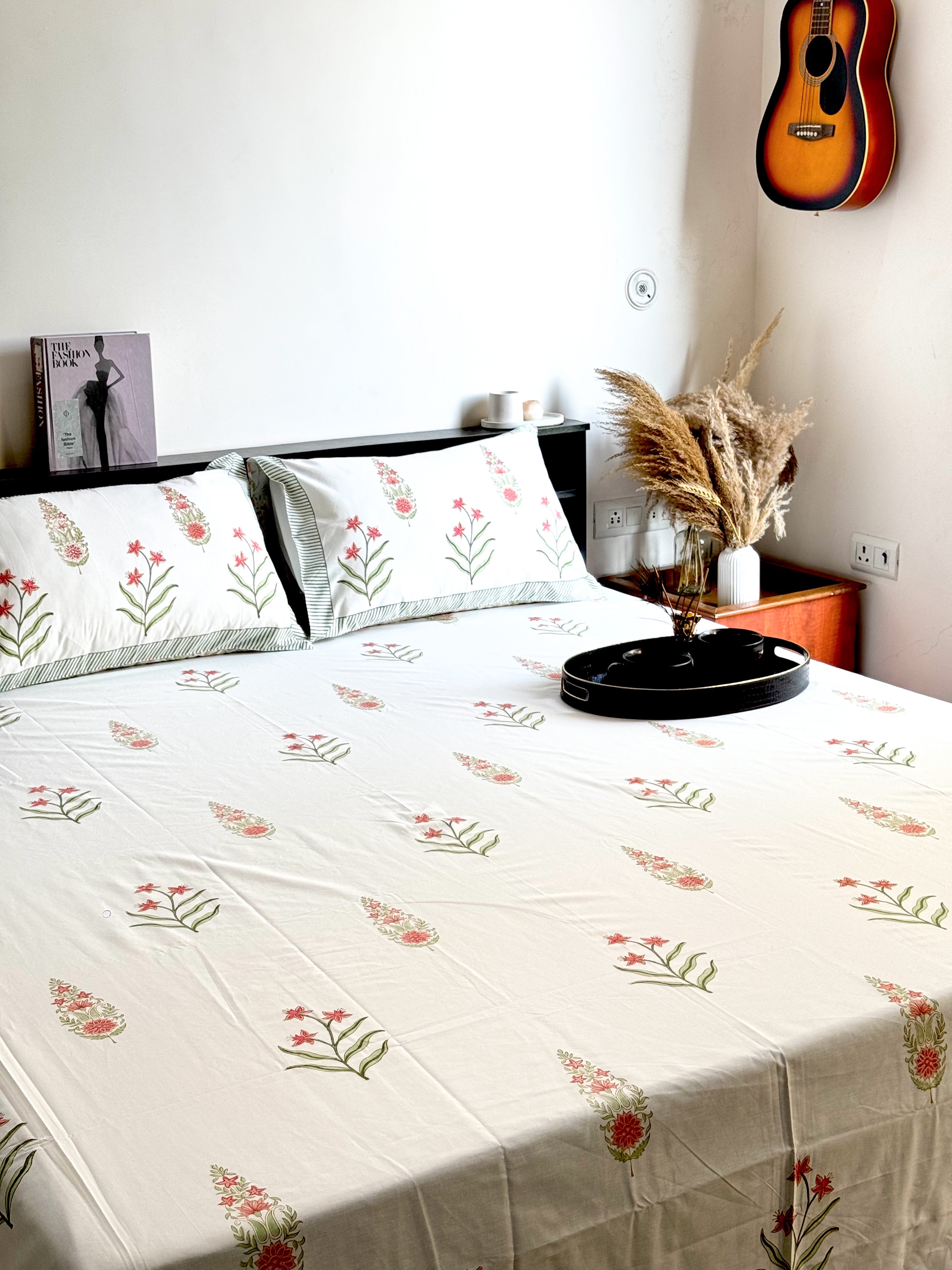 VIJETA HANDBLOCK PRINTED BEDSHEET WITH TWO REVERSIBLE PILLOW COVERS