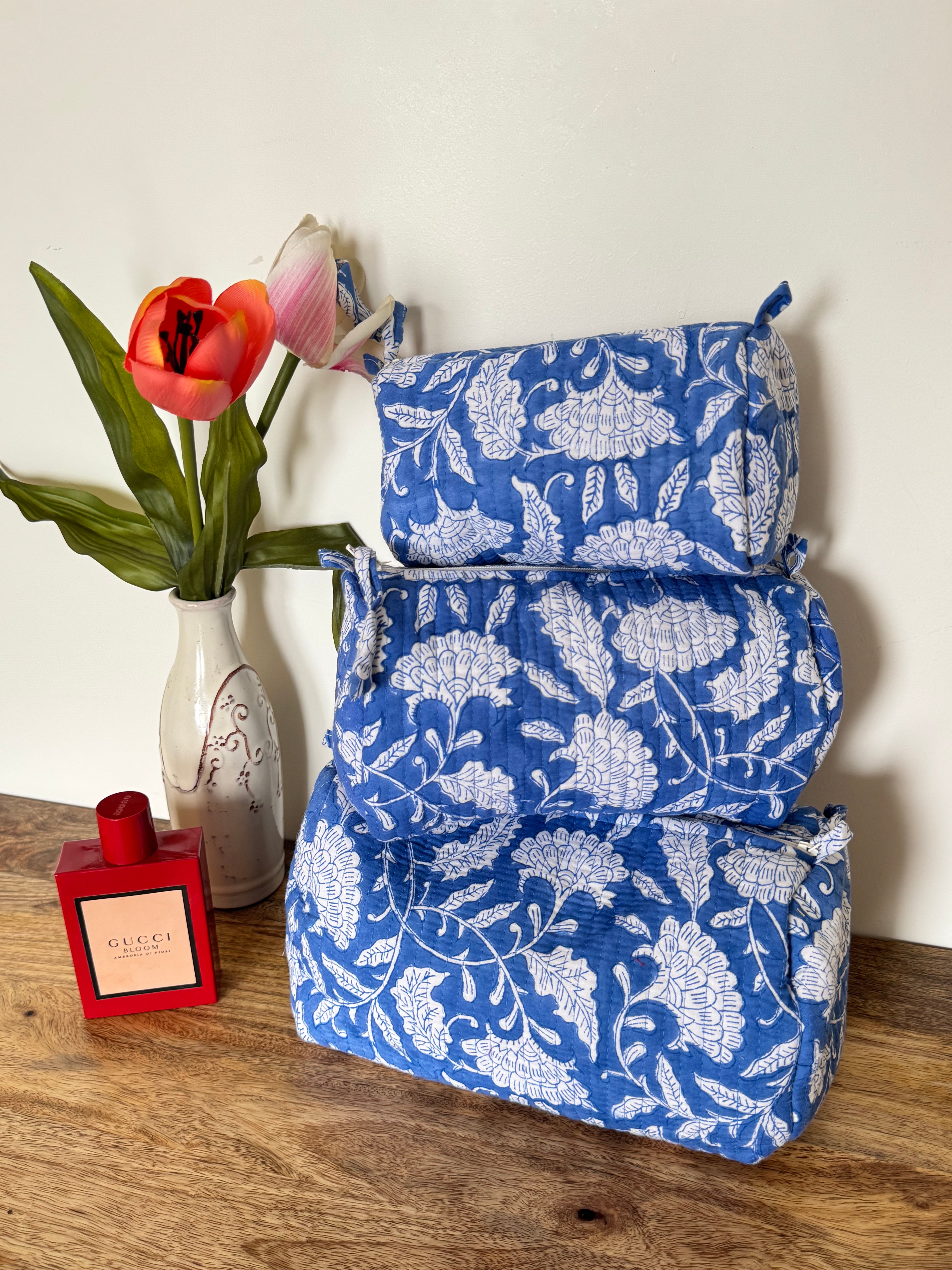 SET OF THREE MULTI PURPOSE TOILETRY BAGS