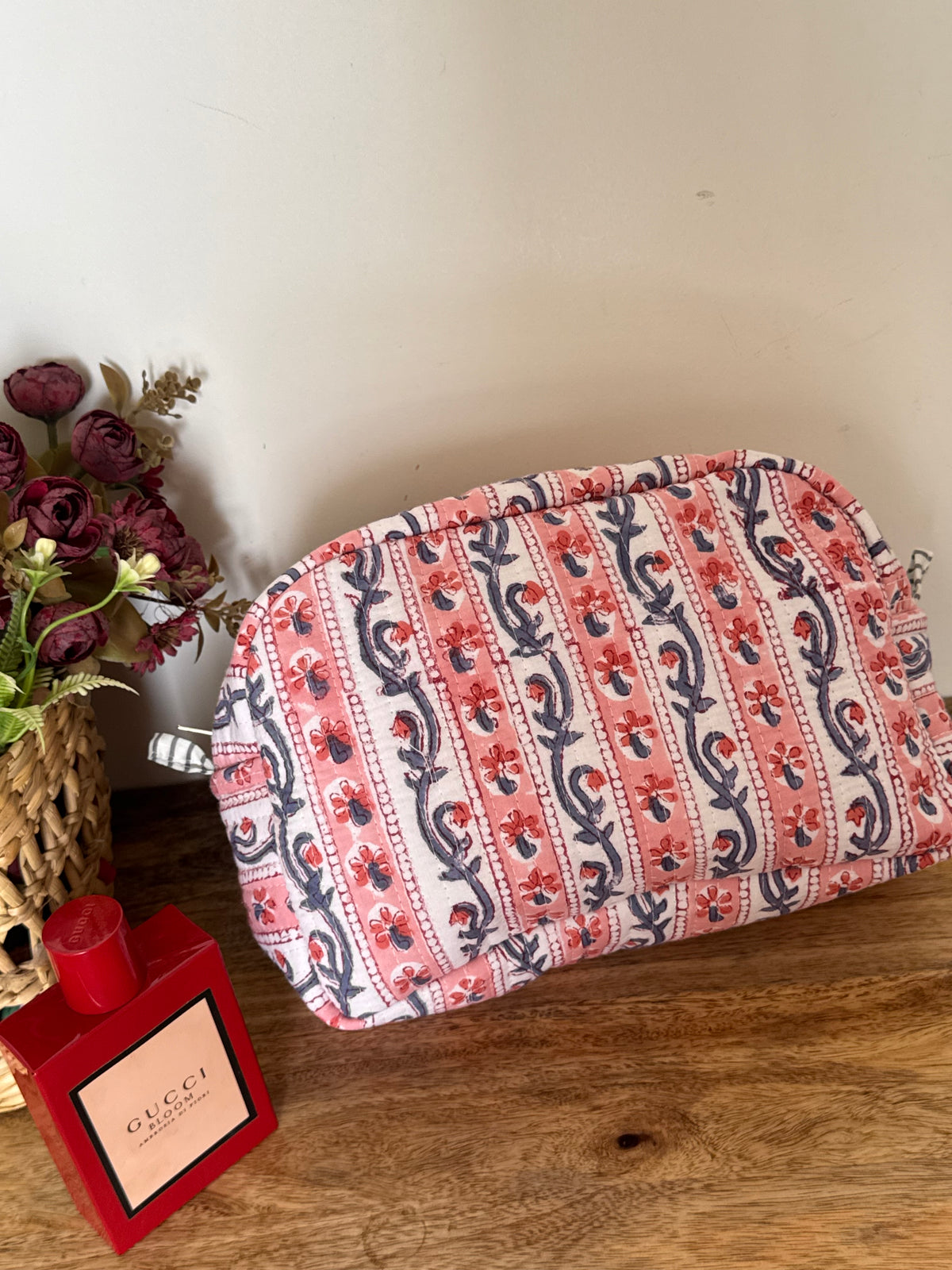 TOILETRY BAG WITH METAL ZIP