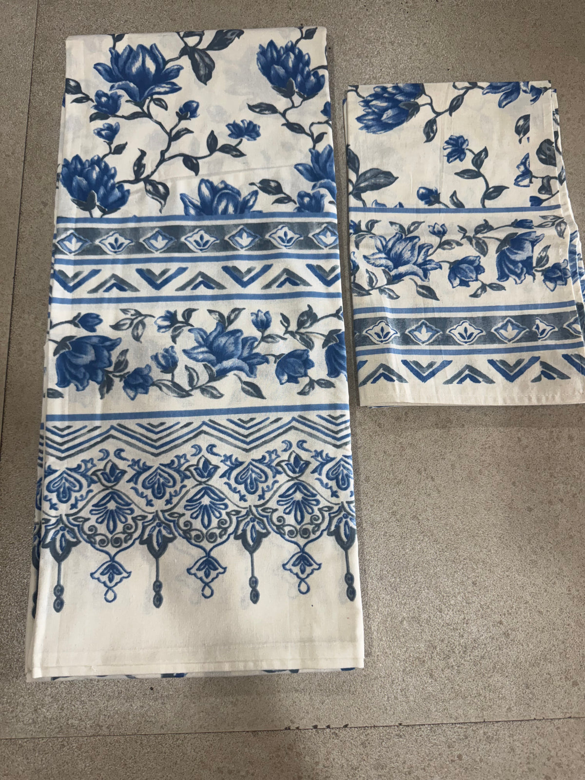 SHALIMAR BEDSHEET WITH TWO REVERSIBLE PILLOW COVERS