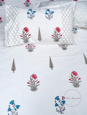 AVYANA HANDBLOCK PRINTED BEDSHEET WITH TWO REVERSIBLE PILLOW COVERS