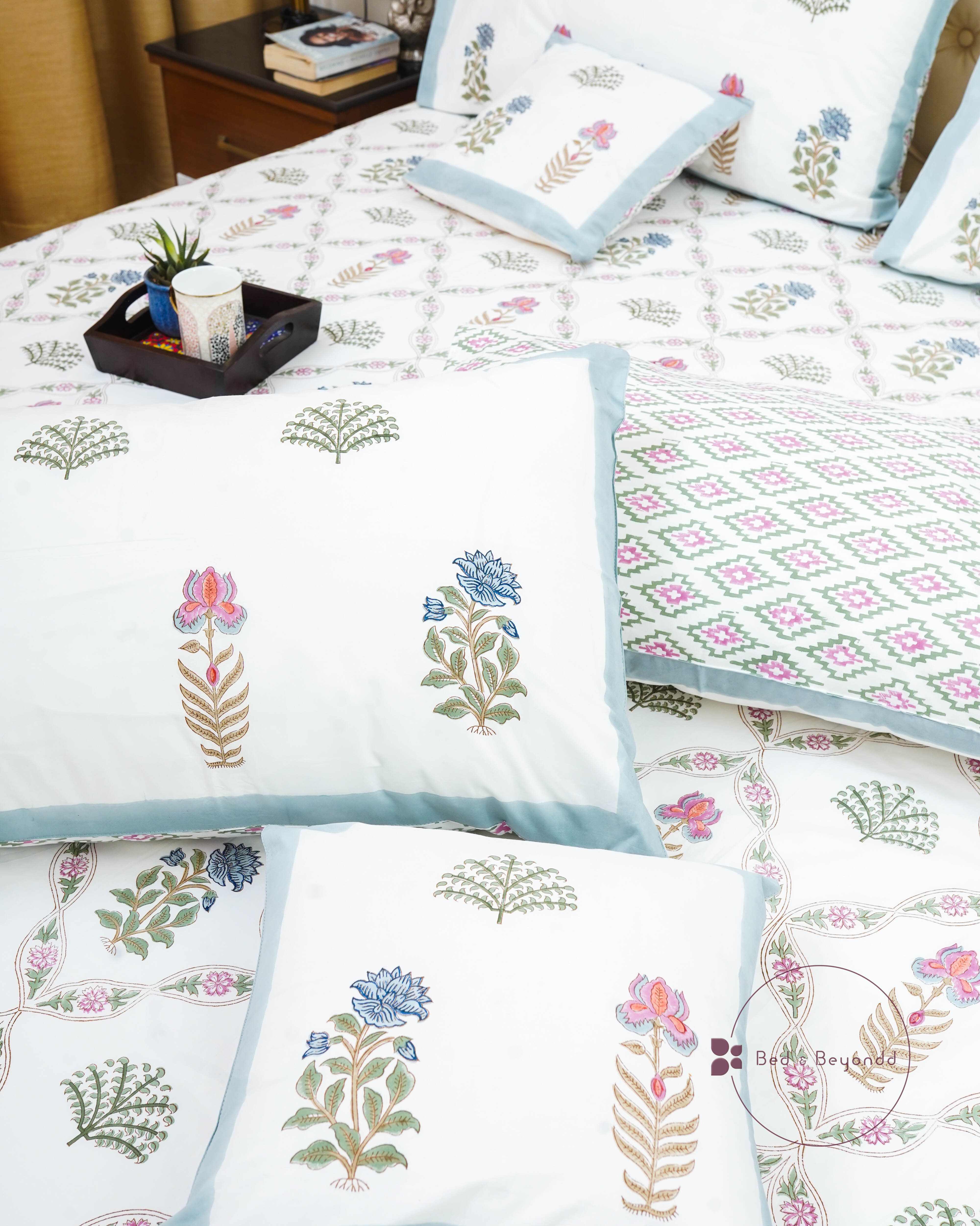 VILASA HANDBLOCK PRINTED BEDSHEET WITH TWO REVERSIBLE PILLOW COVERS