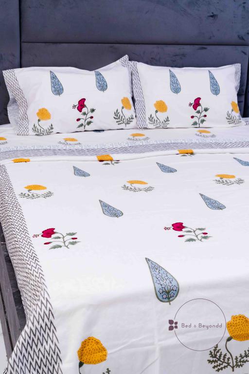 MARIGOLD HIBISCUS HANDBLOCK PRINTED REVERSIBLE MULMUL DOHAR