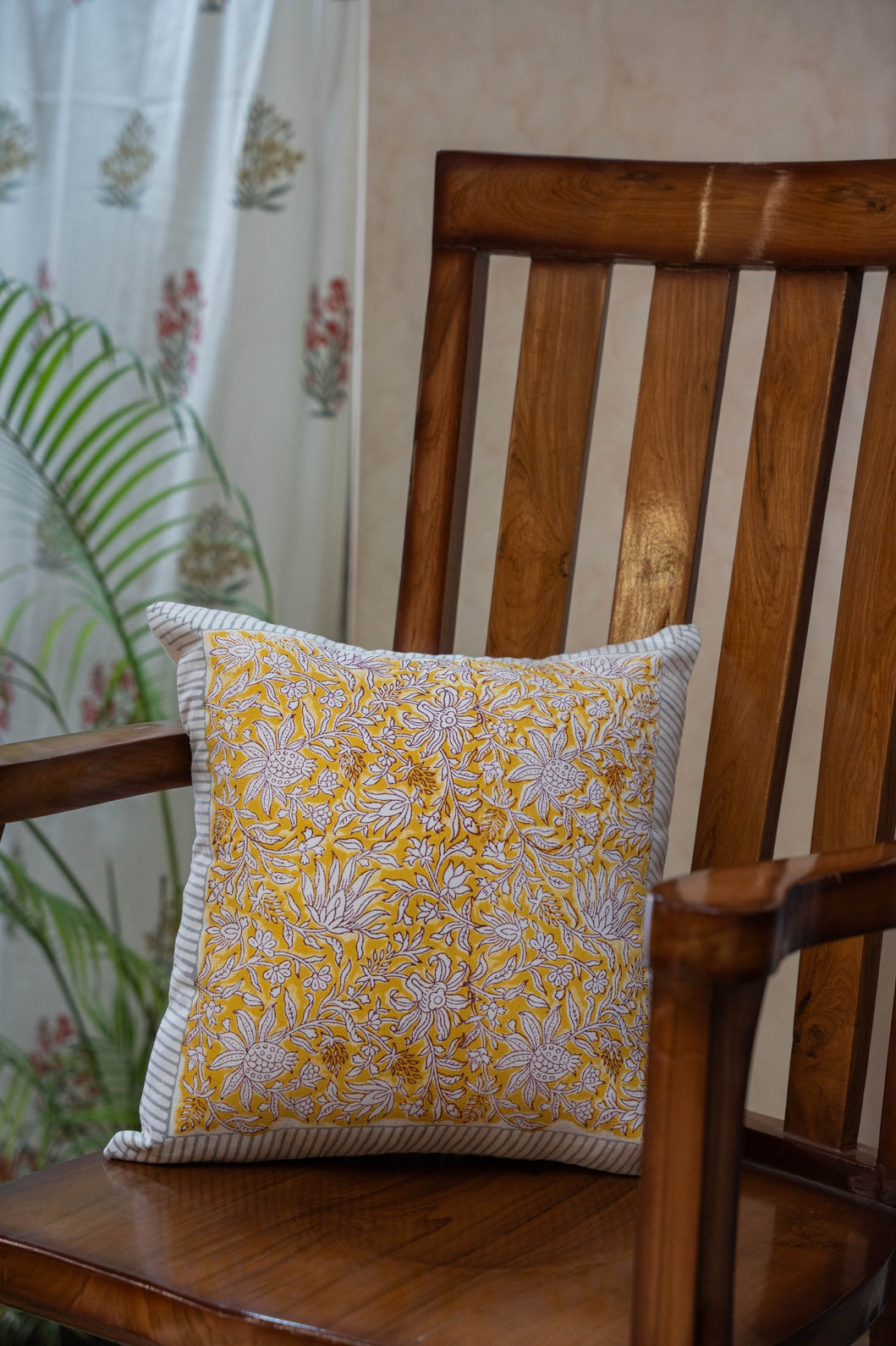 A PAIR OF HANDBLOCK PRINTED 16*16 INCHES CUSHION COVER
