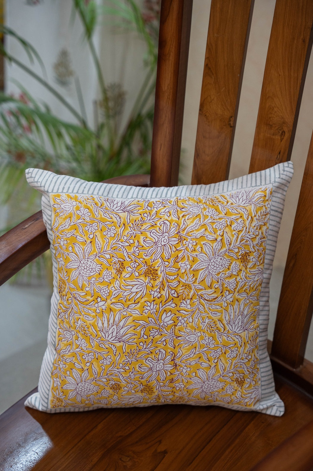 A PAIR OF HANDBLOCK PRINTED 16*16 INCHES CUSHION COVER