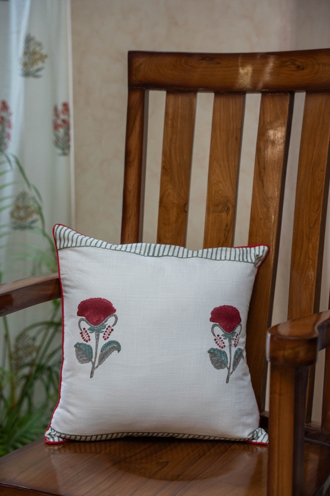 A PAIR OF HANDBLOCK PRINTED 16*16 INCHES CUSHION COVER