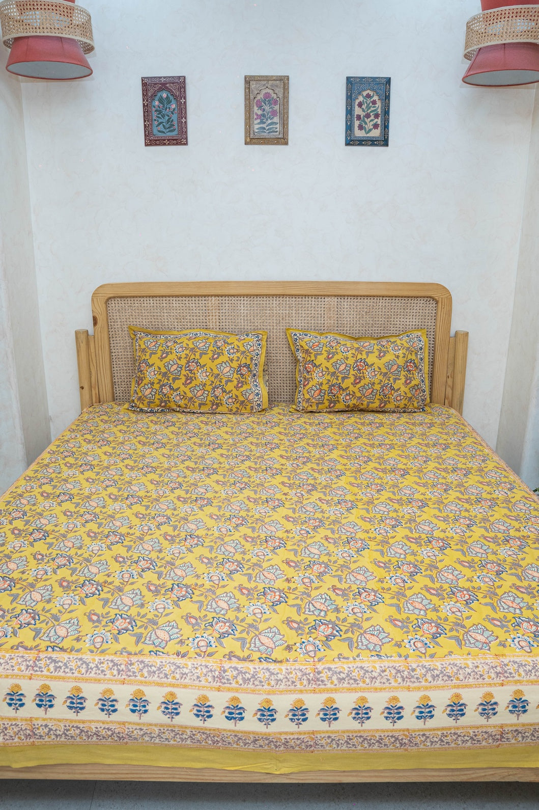 FESTIVE HANDBLOCK PRINTED BEDSHEET WITH 2 REVERSIBLE PILLOW COVERS
