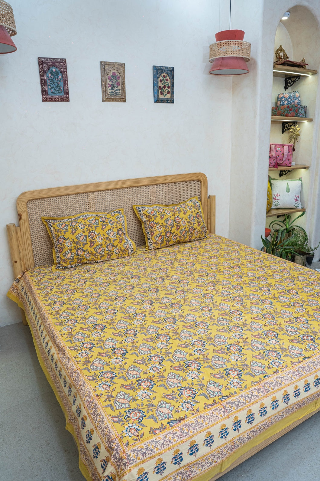 FESTIVE HANDBLOCK PRINTED BEDSHEET WITH 2 REVERSIBLE PILLOW COVERS
