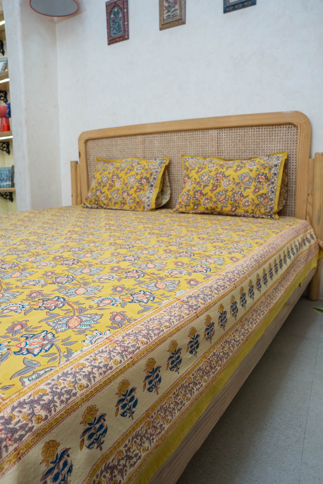 FESTIVE HANDBLOCK PRINTED BEDSHEET WITH 2 REVERSIBLE PILLOW COVERS