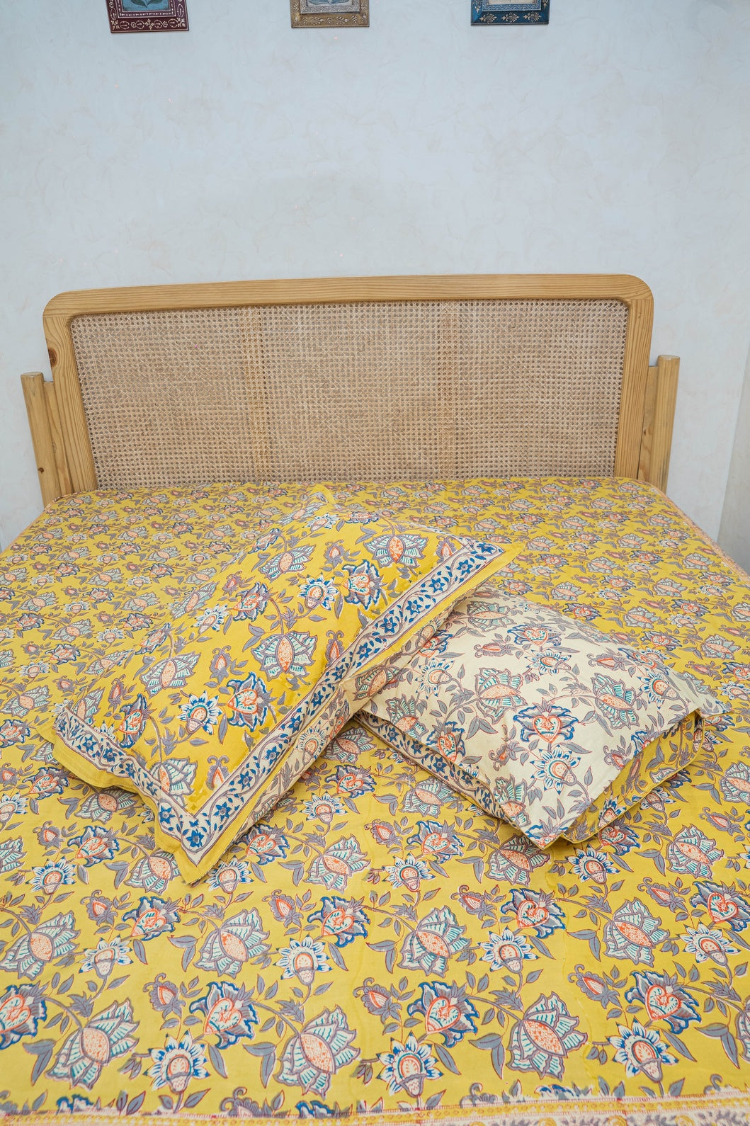 FESTIVE HANDBLOCK PRINTED BEDSHEET WITH 2 REVERSIBLE PILLOW COVERS