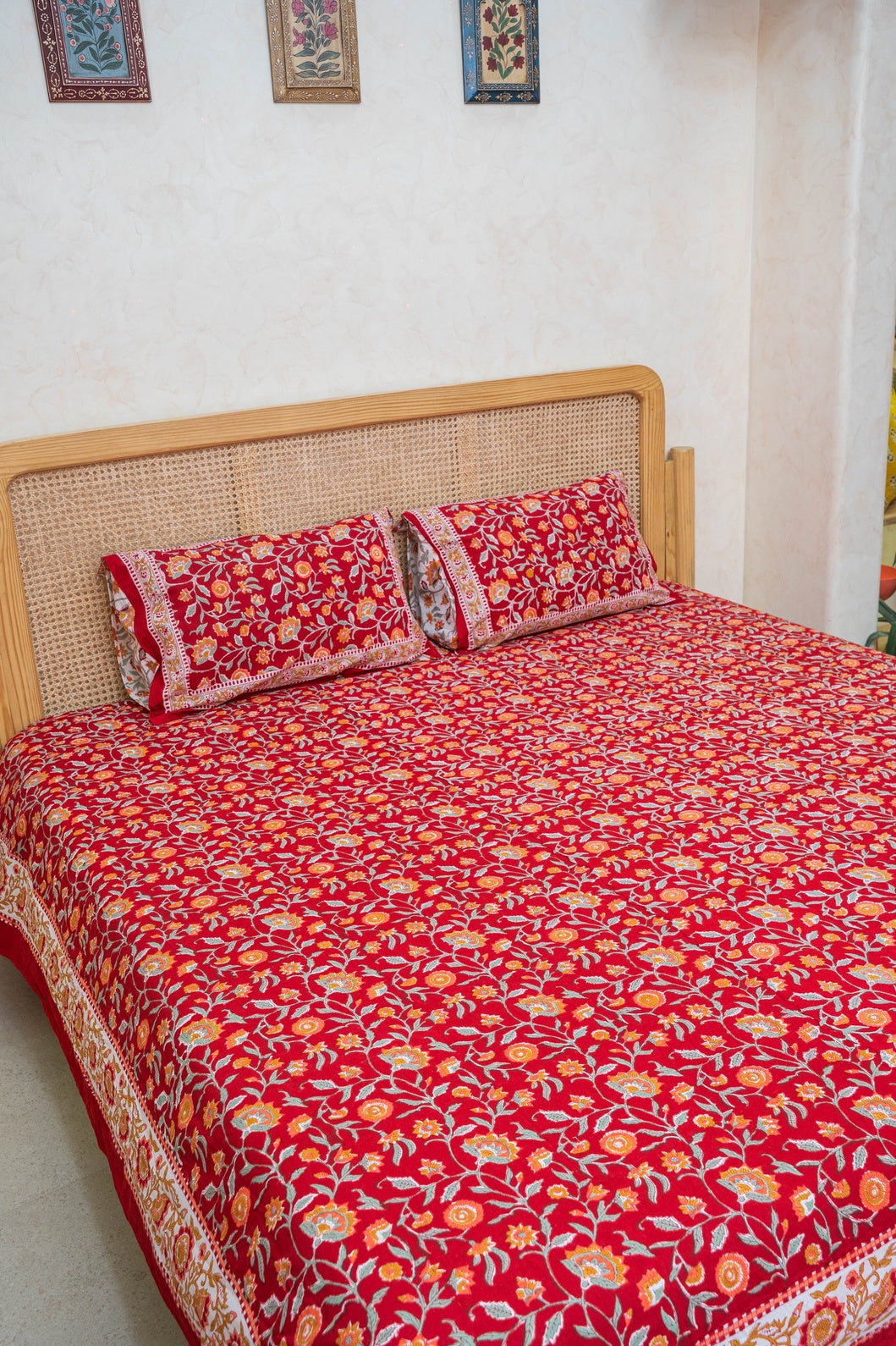 FESTIVE HANDBLOCK PRINTED BEDSHEET WITH 2 REVERSIBLE PILLOW COVERS