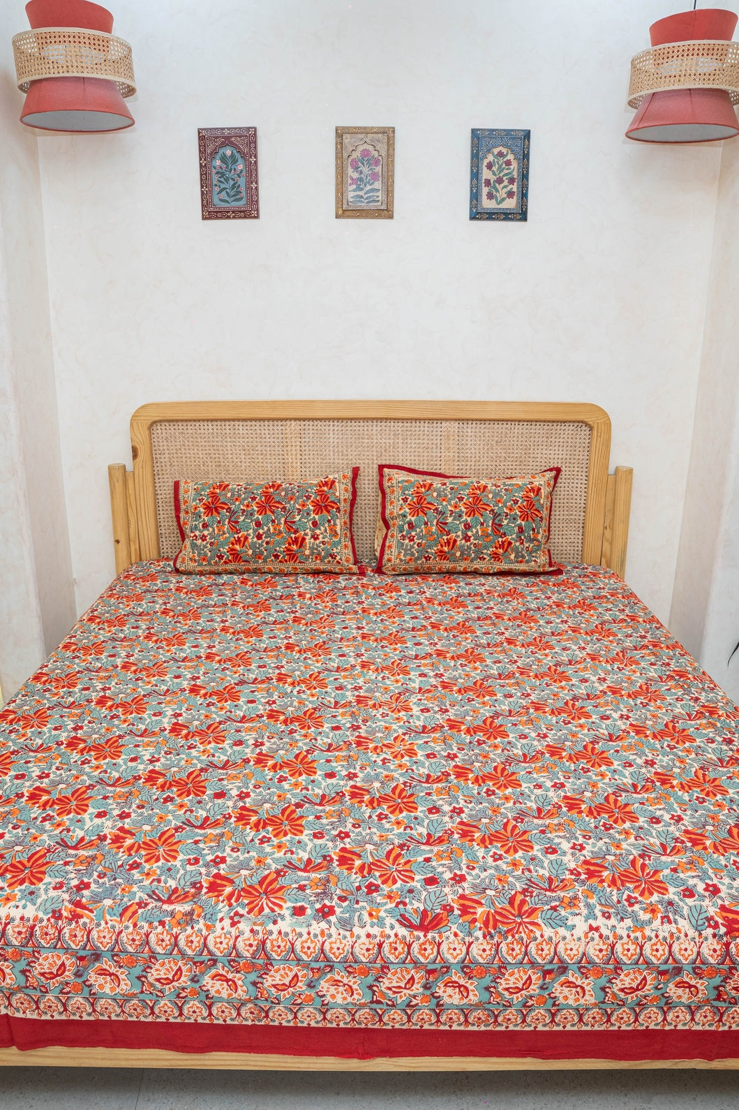 FESTIVE HANDBLOCK PRINTED BEDSHEET WITH 2 REVERSIBLE PILLOW COVERS