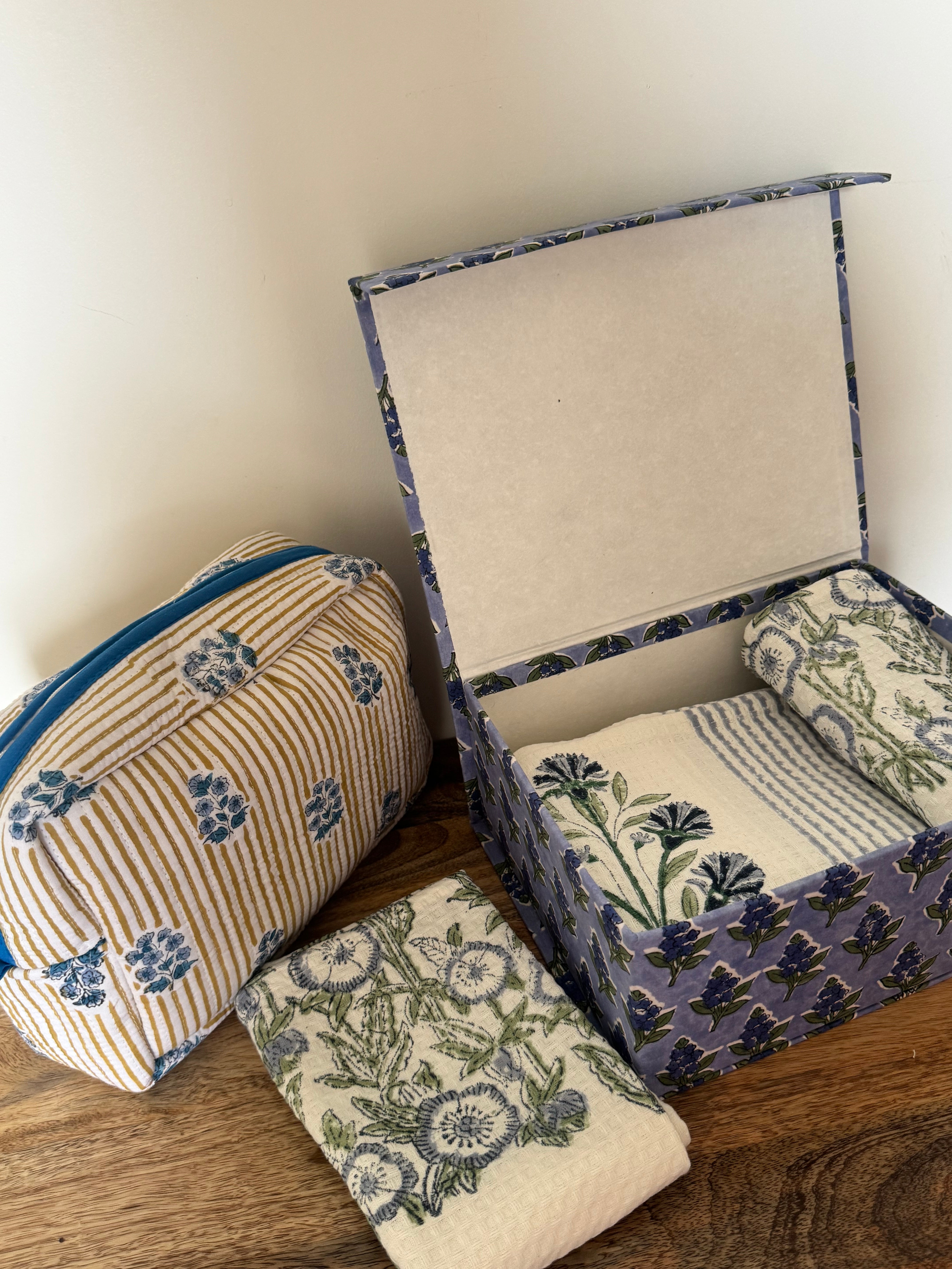 HANDBLOCK PRINTED GIFT BOX - BATH LINEN & TRAVEL POUCH