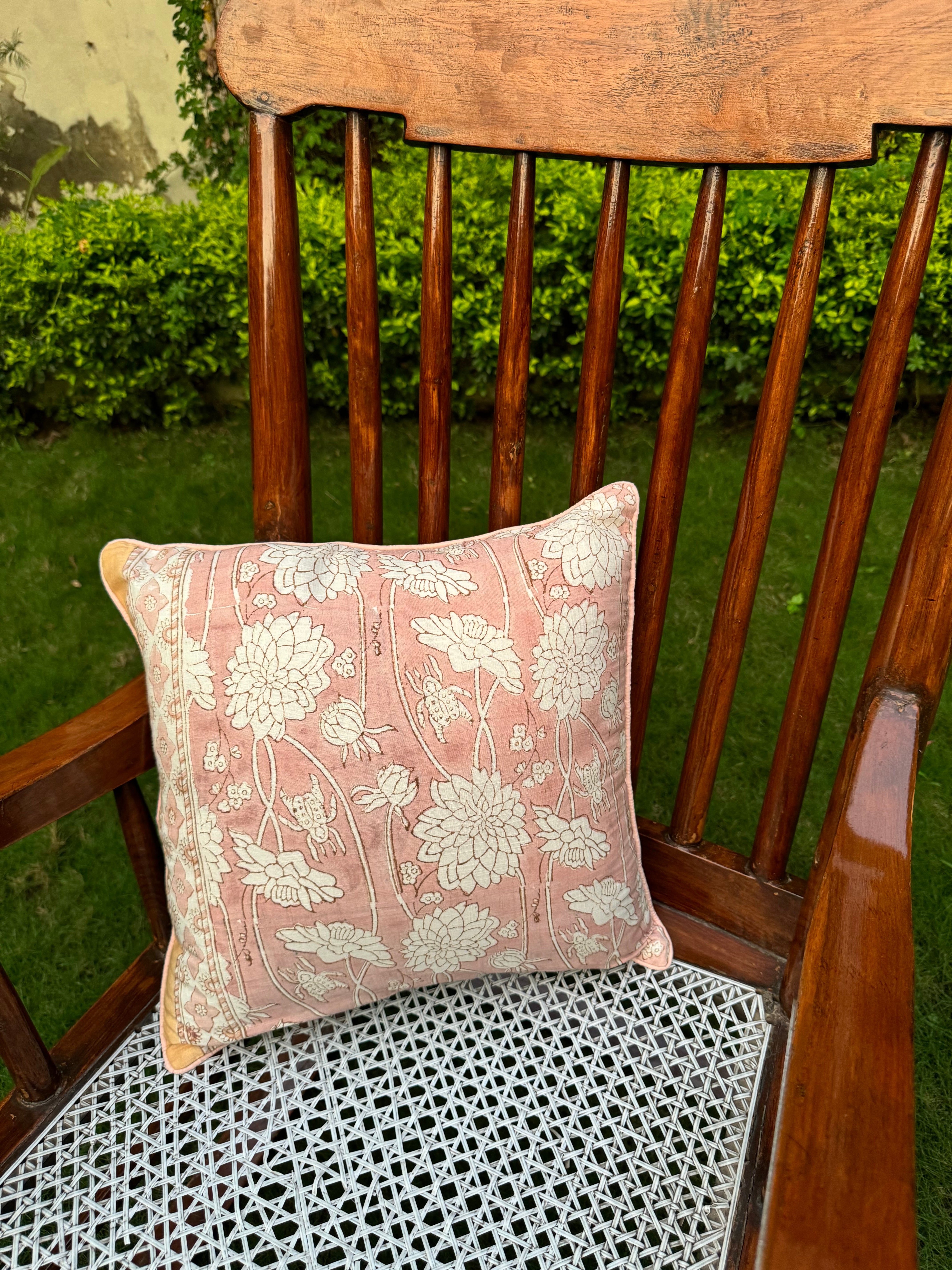 A PAIR OF HANDBLOCK PRINTED 16*16 INCHES CUSHION COVER