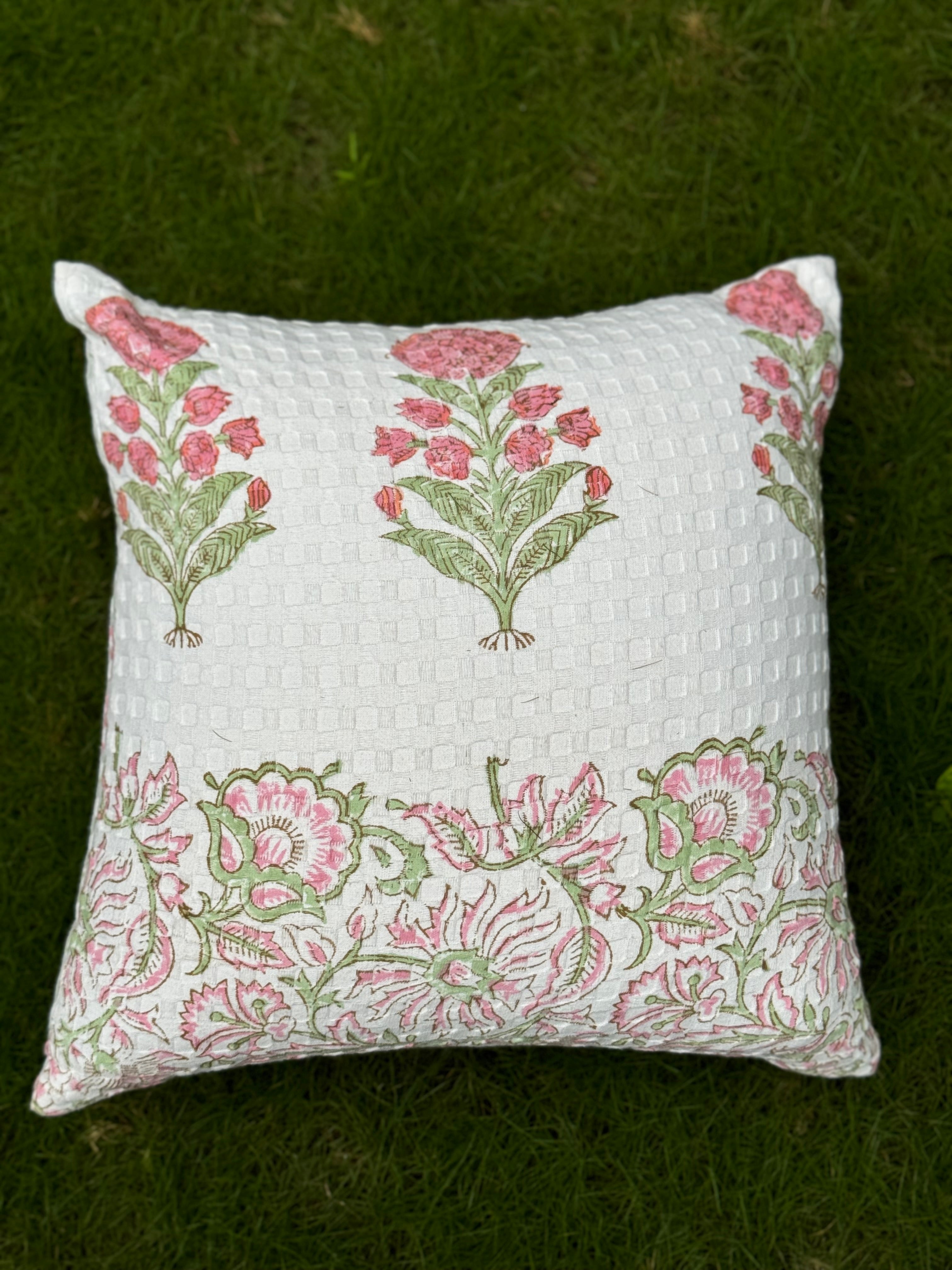 A PAIR OF HANDBLOCK PRINTED 16*16 INCHES CUSHION COVER