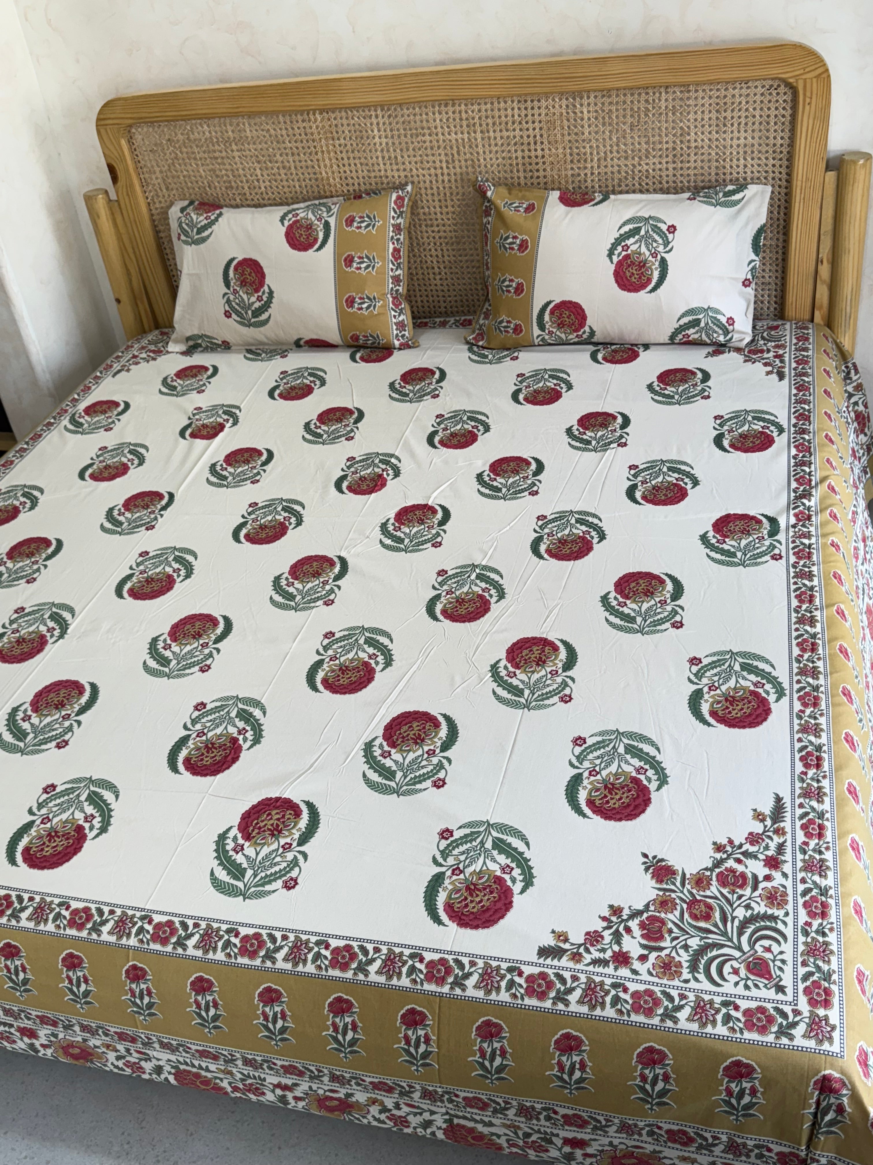 RANGREZ BEDSHEET WITH TWO REVERSIBLE PILLOW COVERS