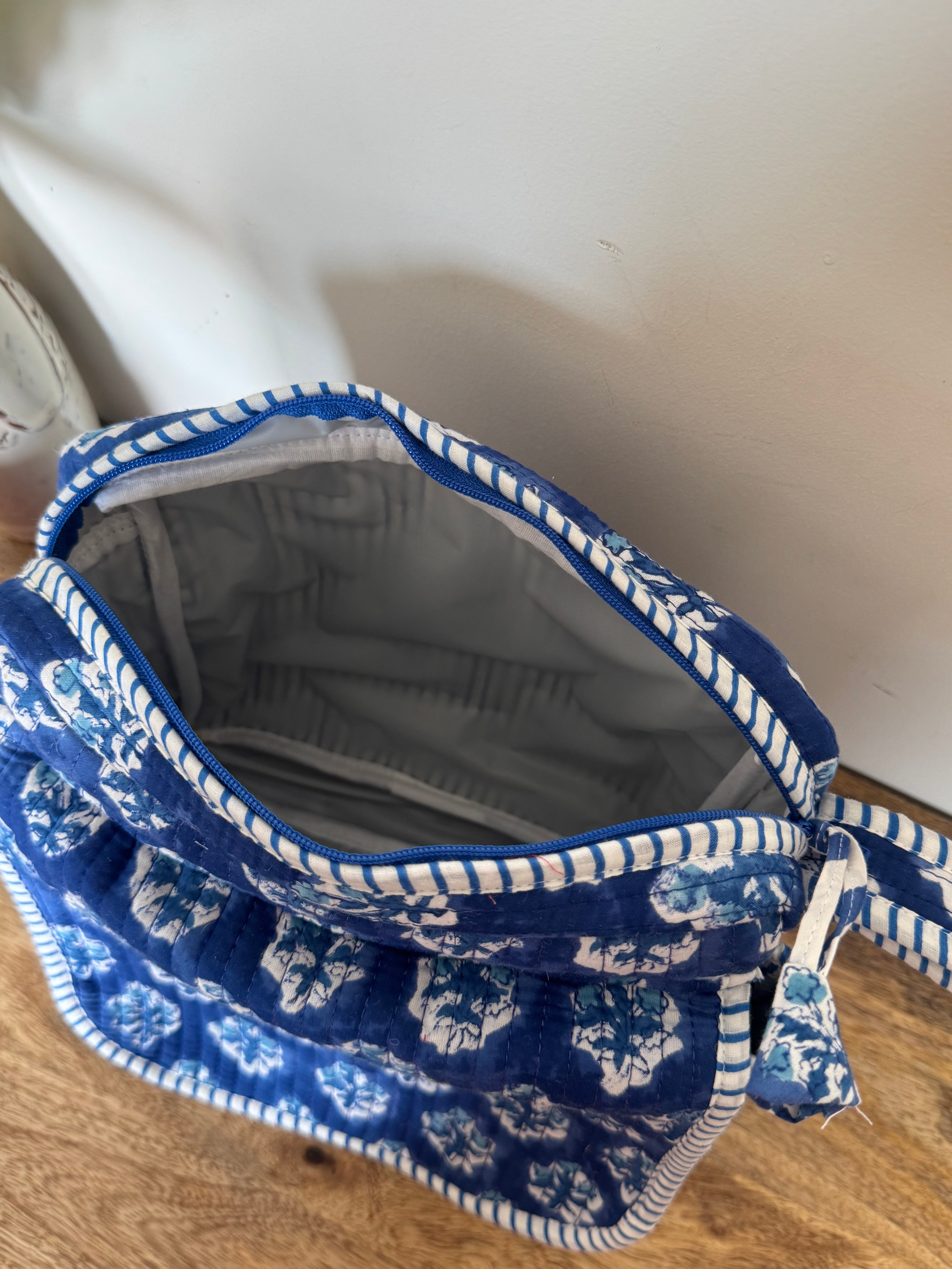 MAKEUP-ON-THE-GO/ DIAPER CHANGING BAG