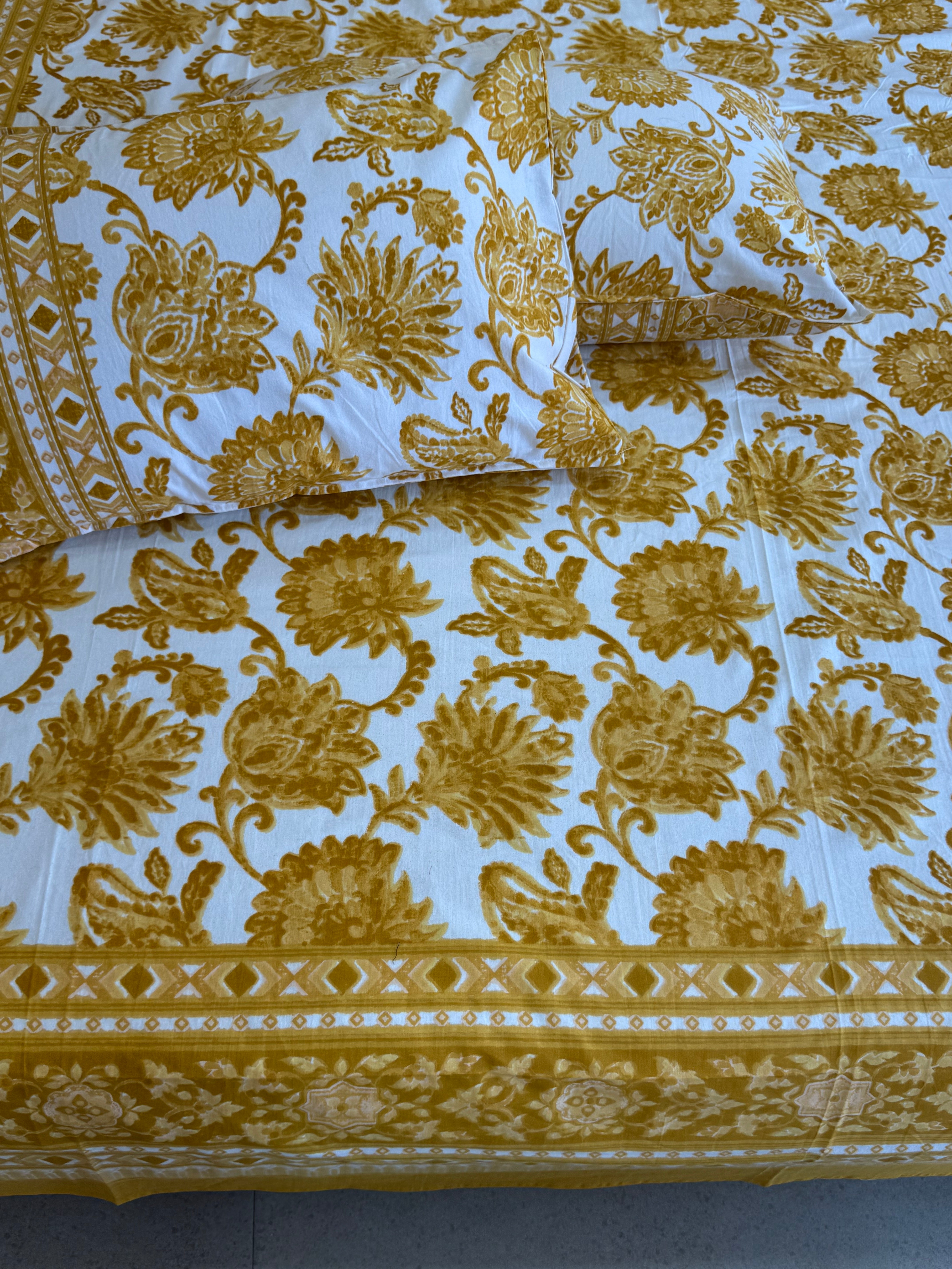 RIWAYAAT BEDSHEET WITH TWO REVERSIBLE PILLOW COVERS