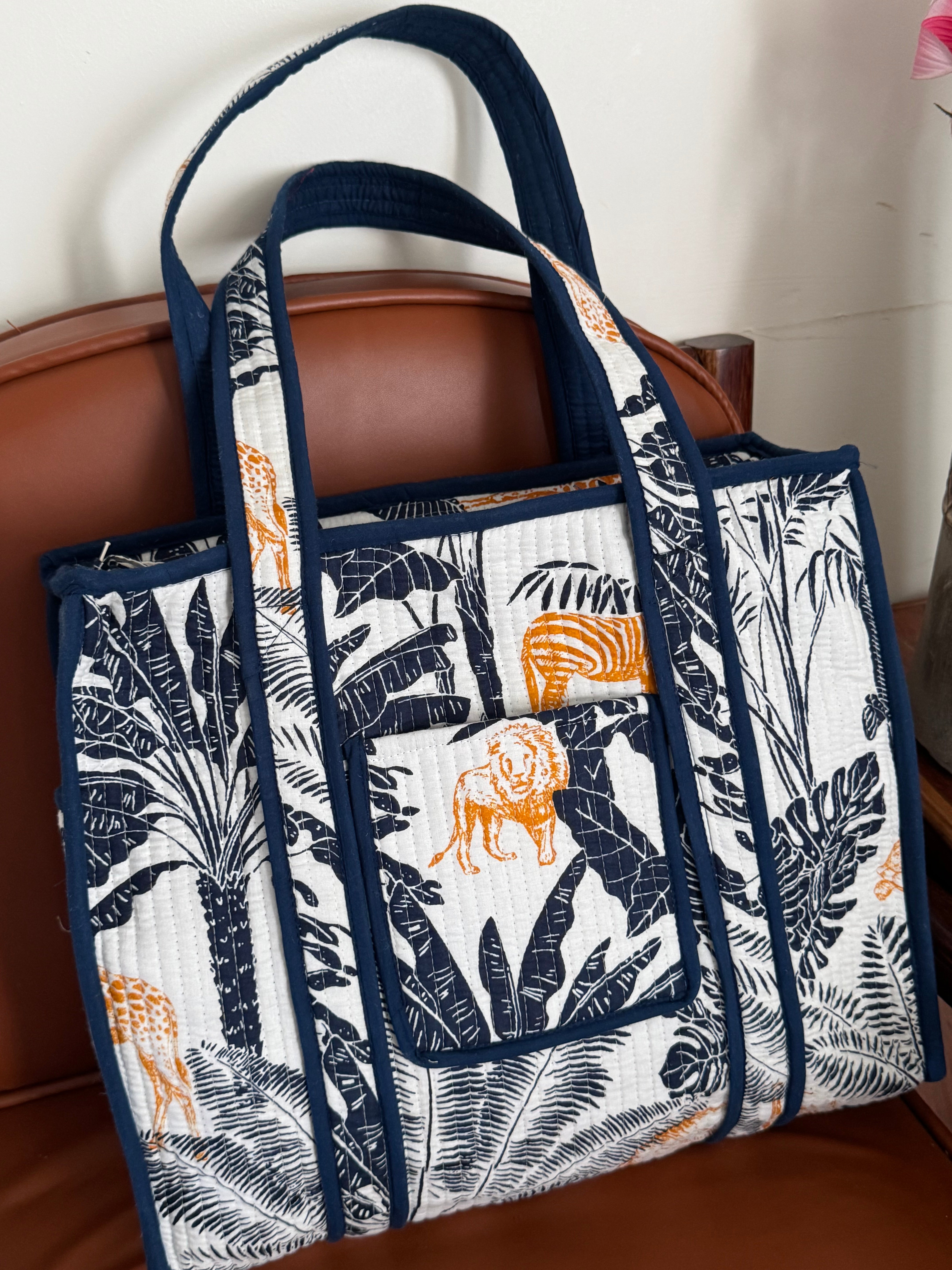 MEDIUM TOTE BAG WITH THREE POCKETS