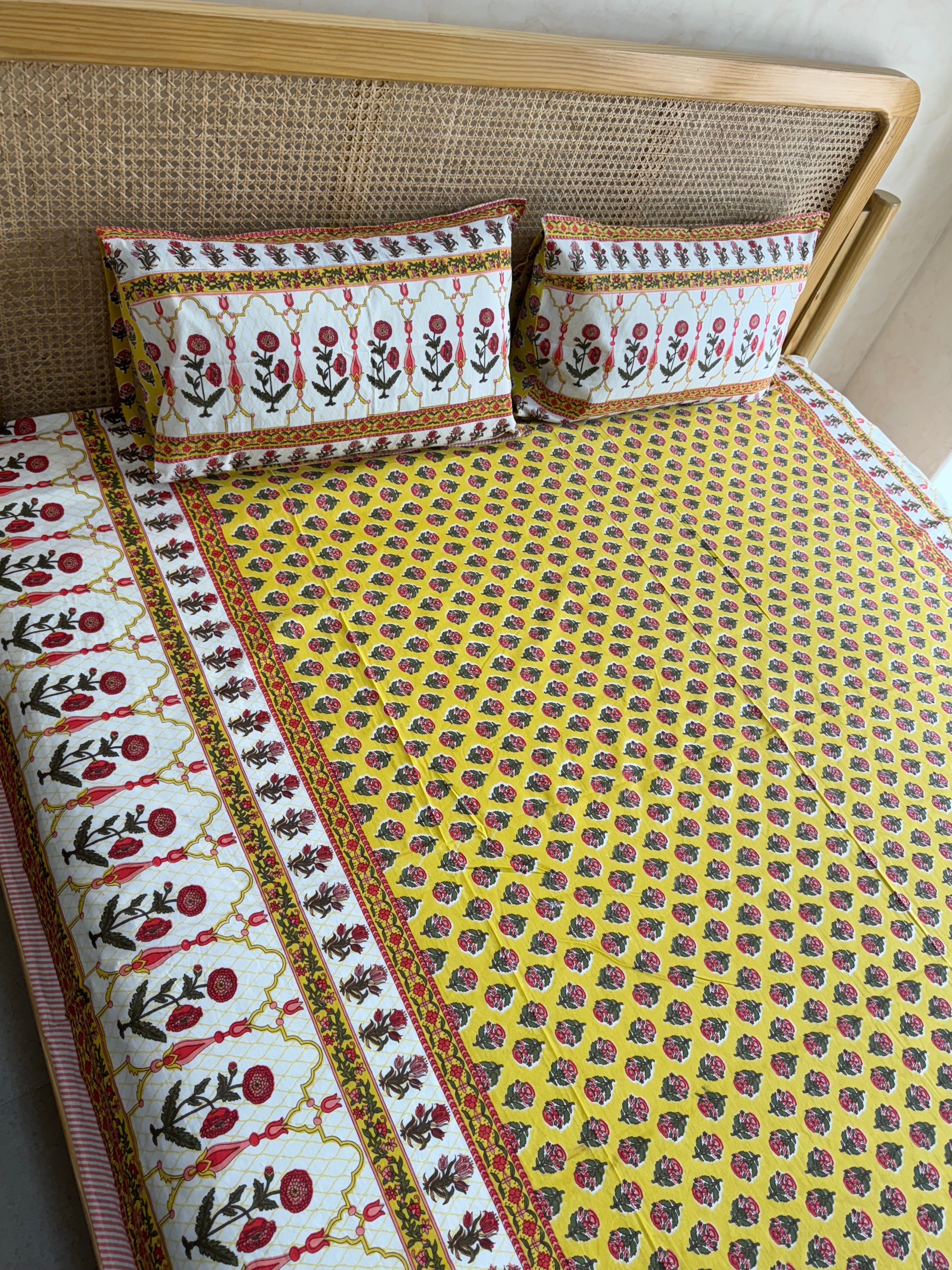 RANGREZ BEDSHEET WITH TWO REVERSIBLE PILLOW COVERS