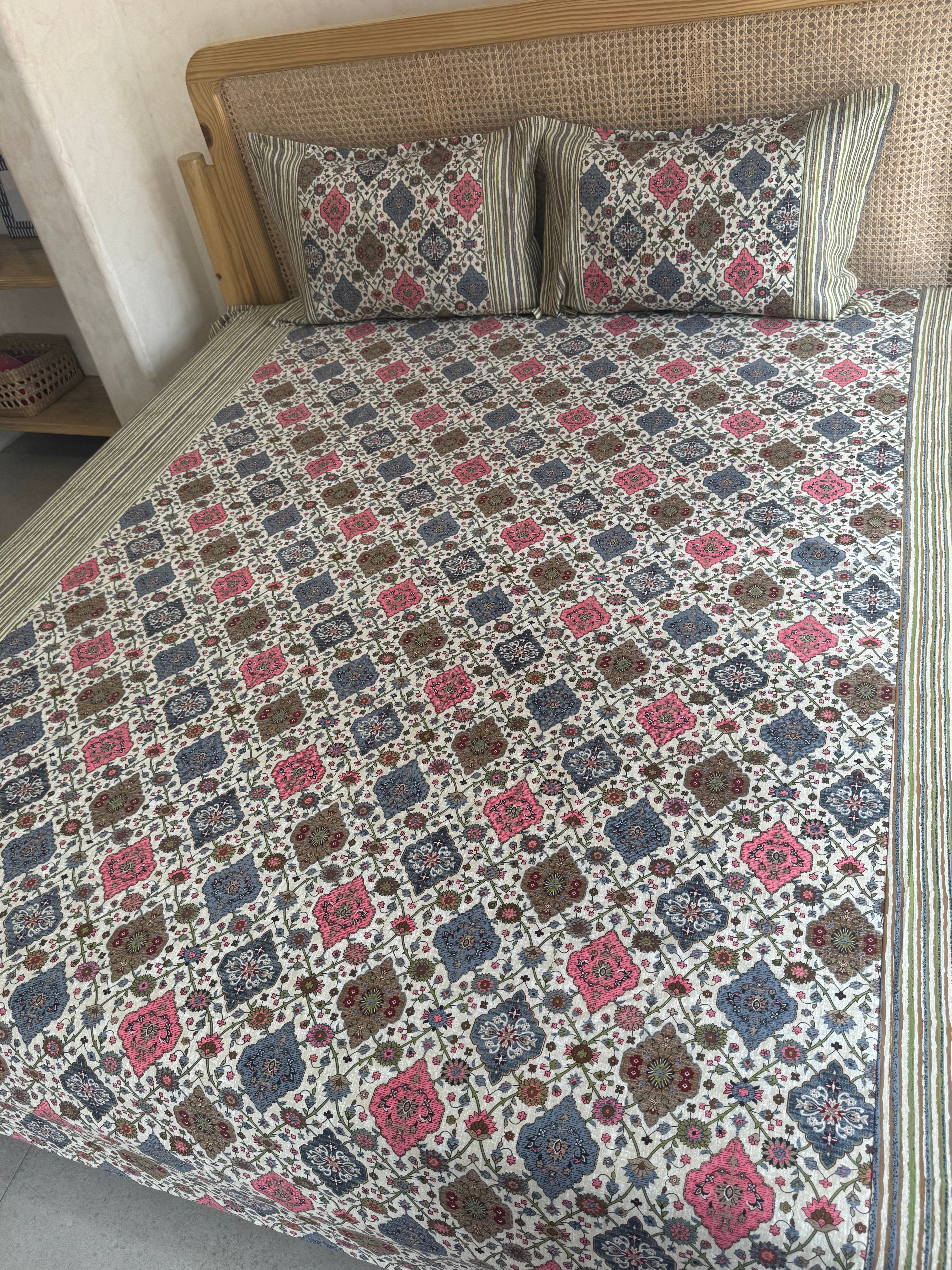 KANAK BEDSHEET WITH TWO PILLOW CASES