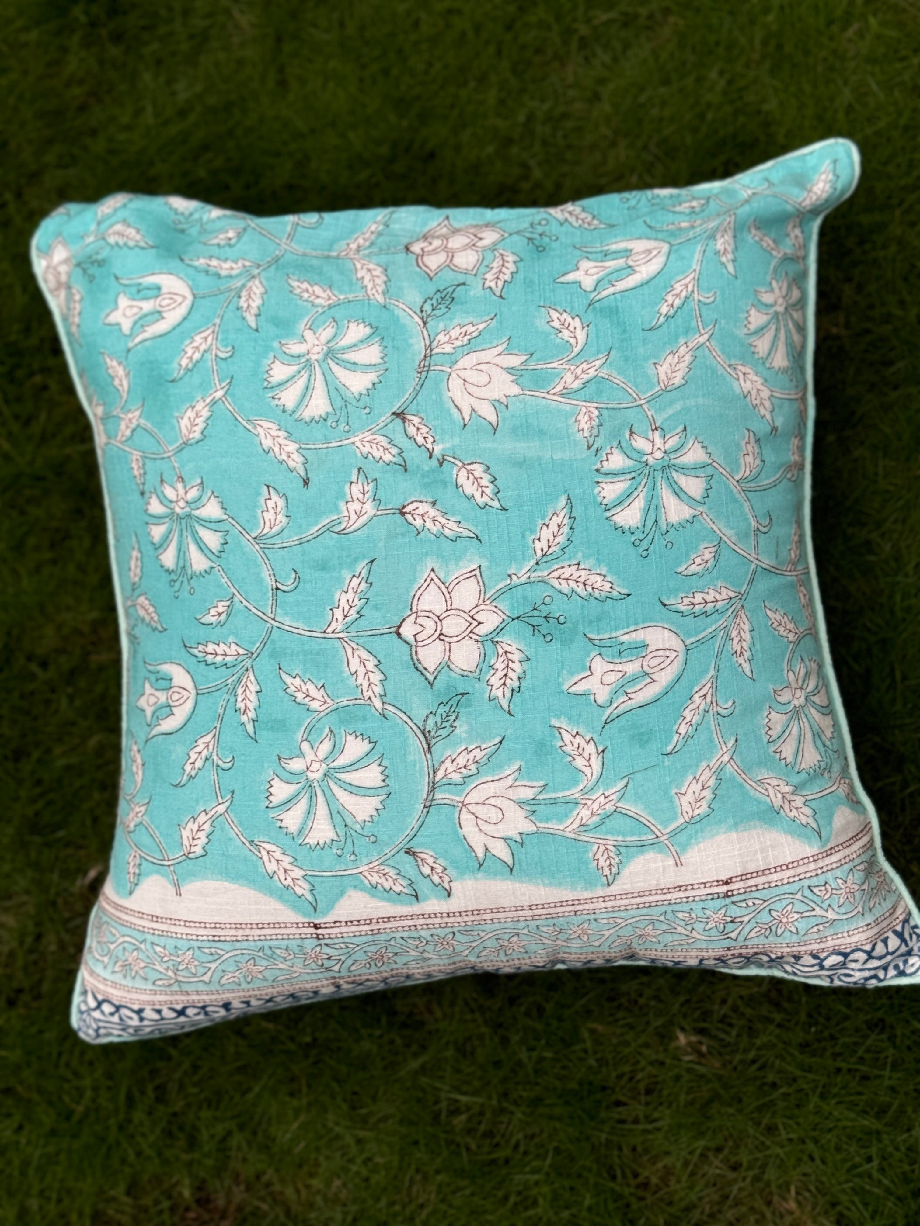 A PAIR OF HANDBLOCK PRINTED 16*16 INCHES CUSHION COVER