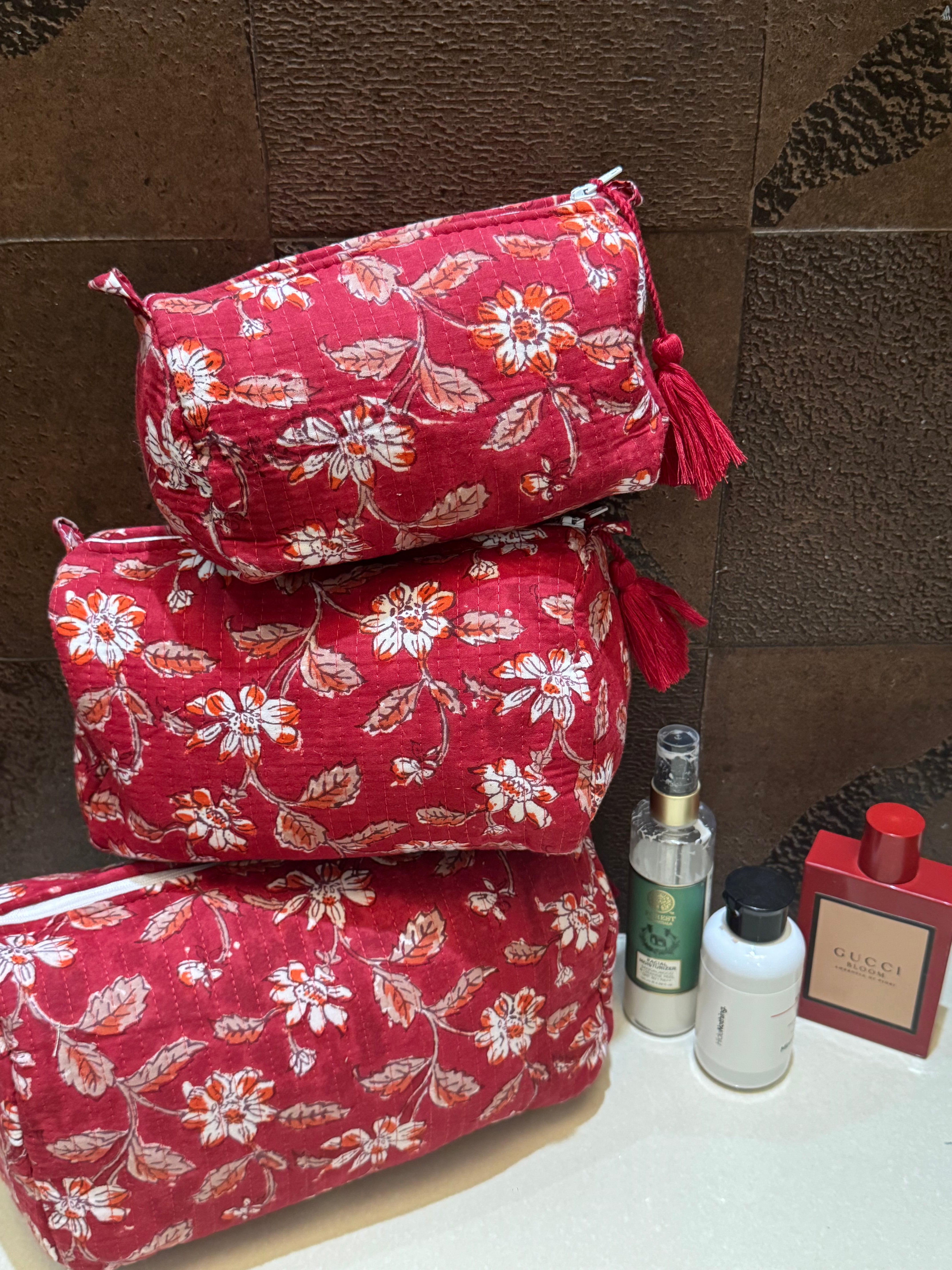 SET OF THREE MULTI PURPOSE TOILETRY BAGS