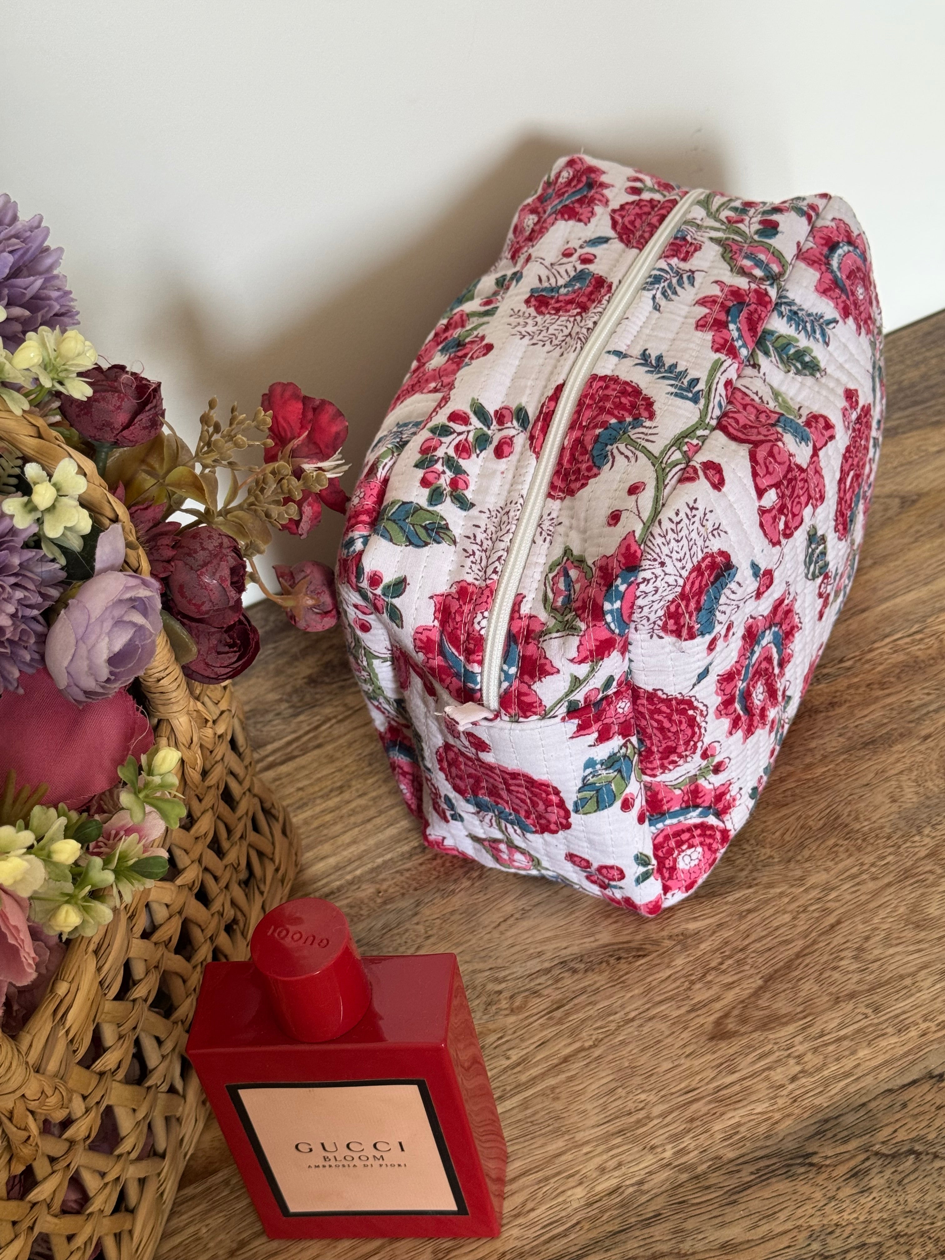 MULTI PURPOSE TOILETRY BAG