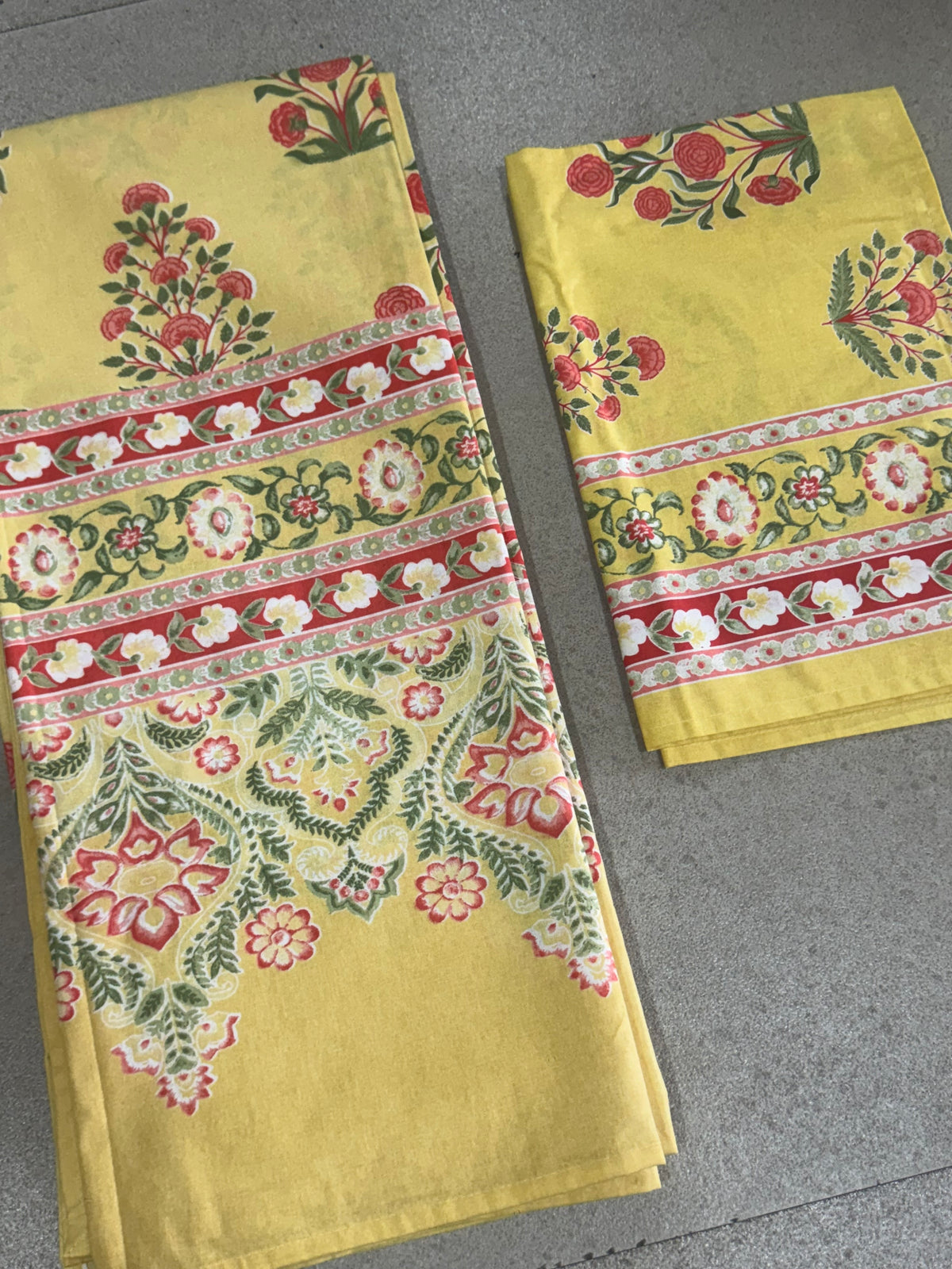 SHALIMAR BEDSHEET WITH TWO REVERSIBLE PILLOW COVERS