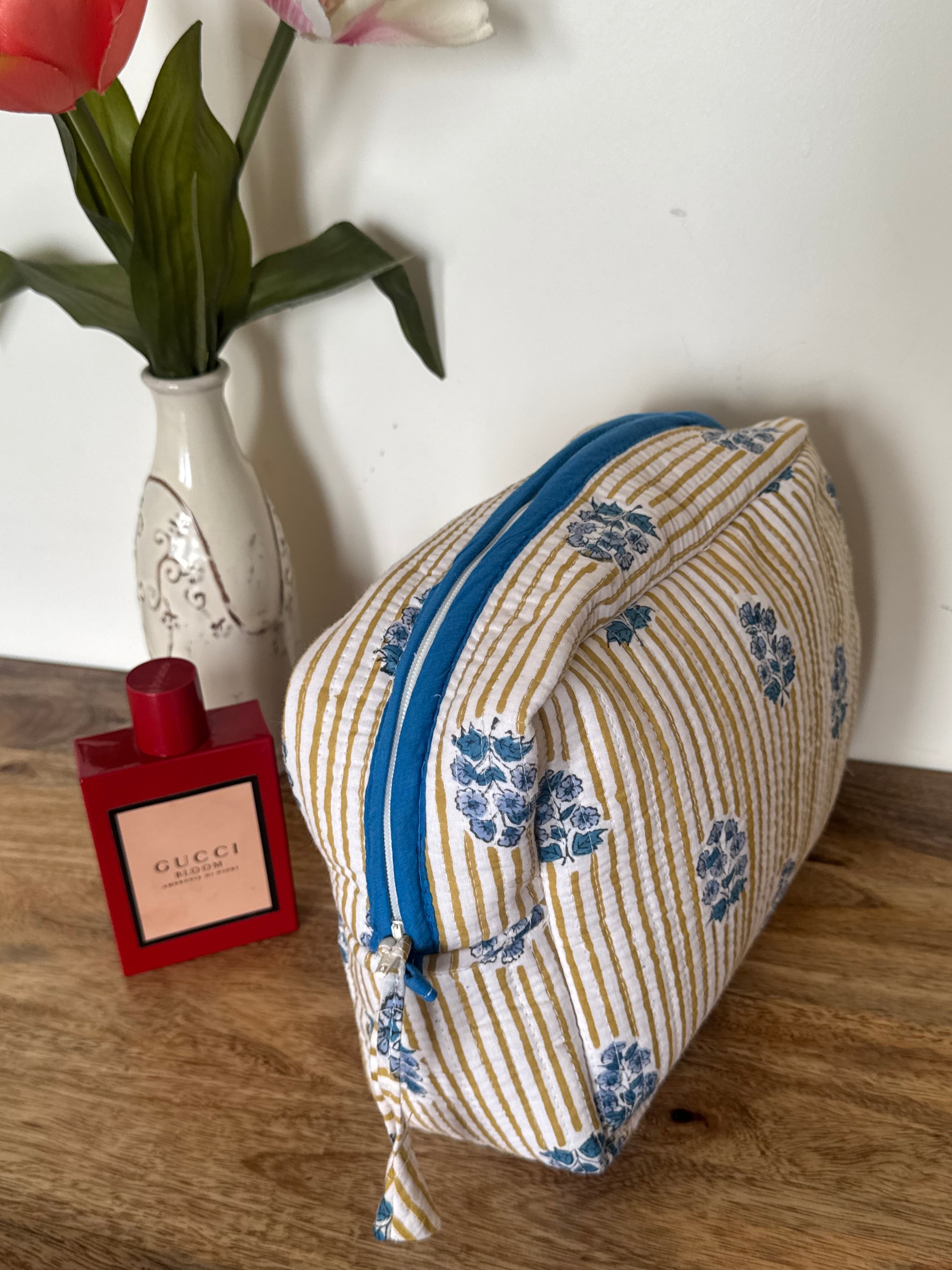 MULTI PURPOSE TOILETRY BAG