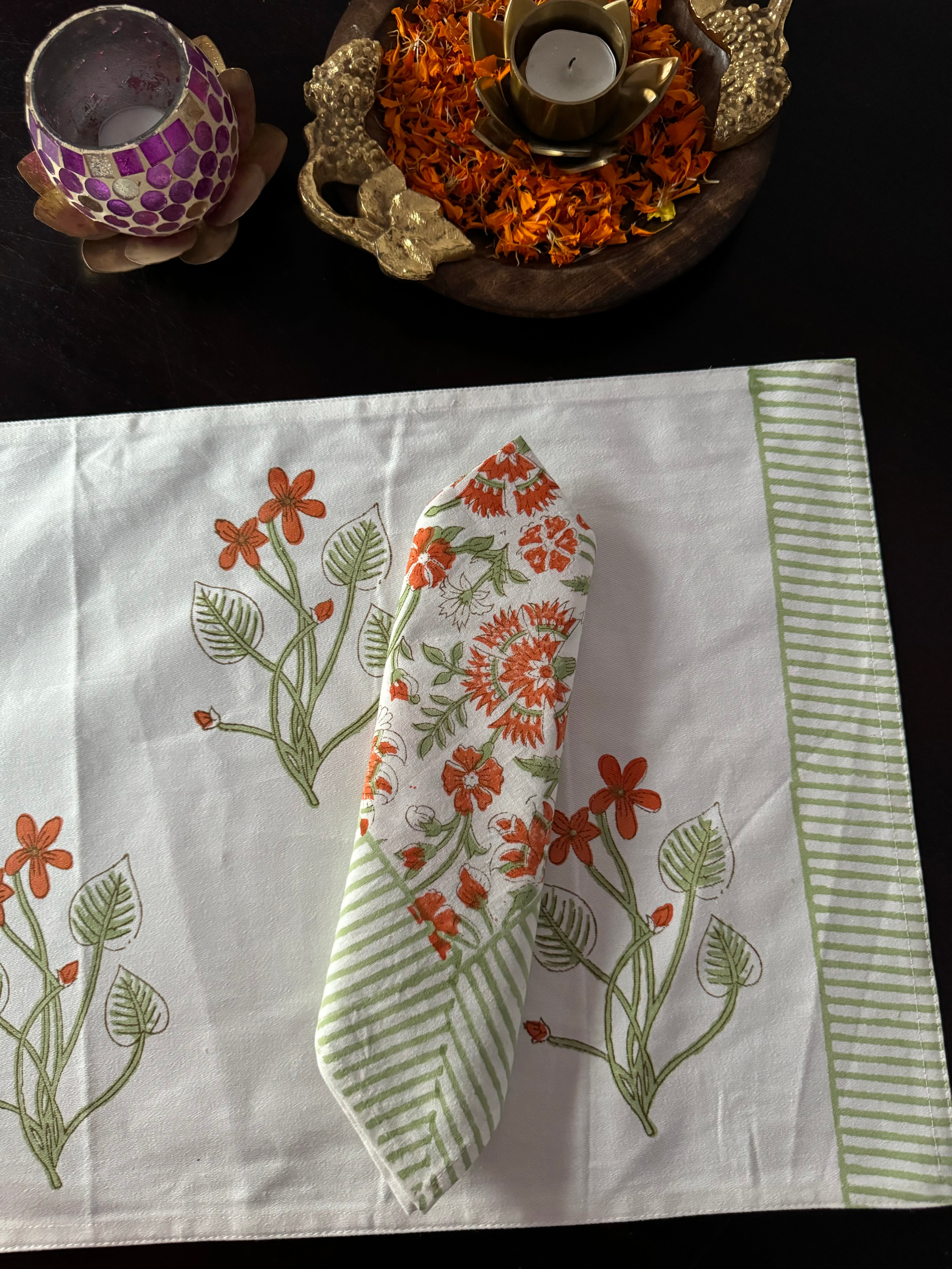 A PAIR HANDBLOCK PRINTED TABLE MAT AND NAPKIN SET